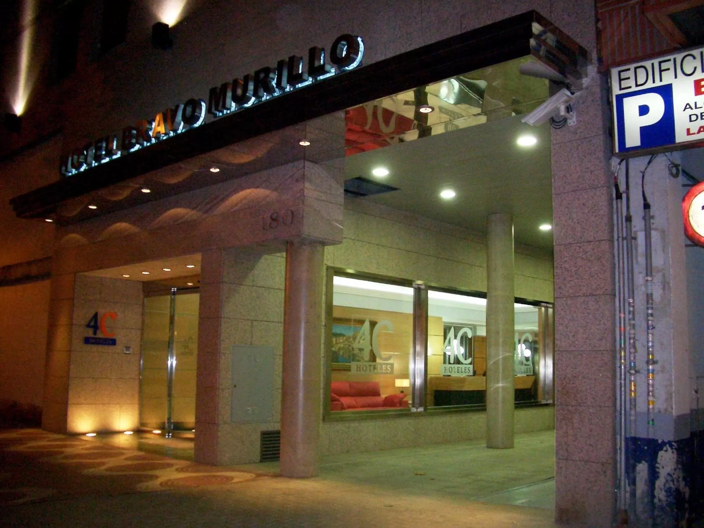 Facade/entrance in 4C Bravo Murillo