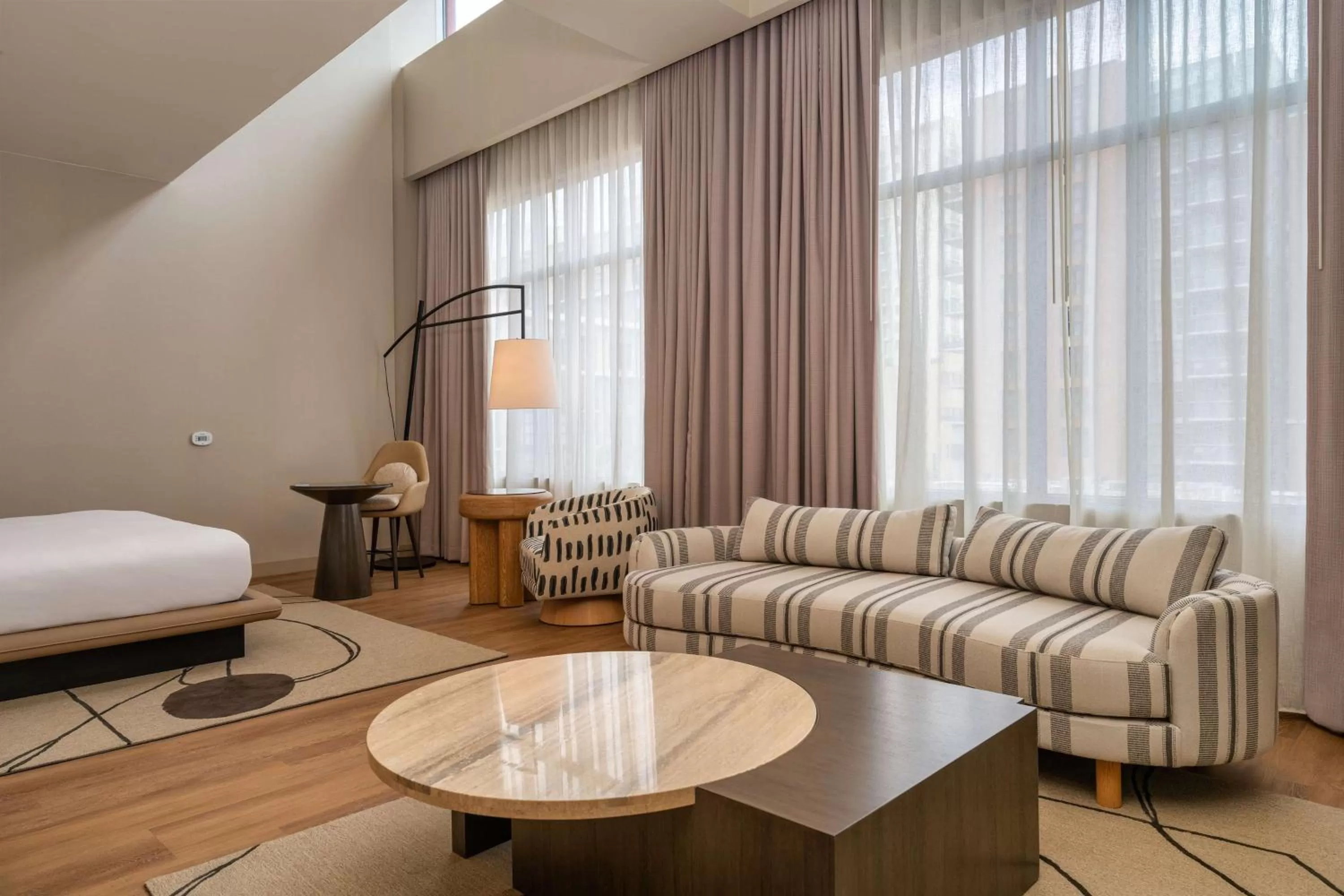 Living room, Bed in Hilton San Diego Gaslamp Quarter