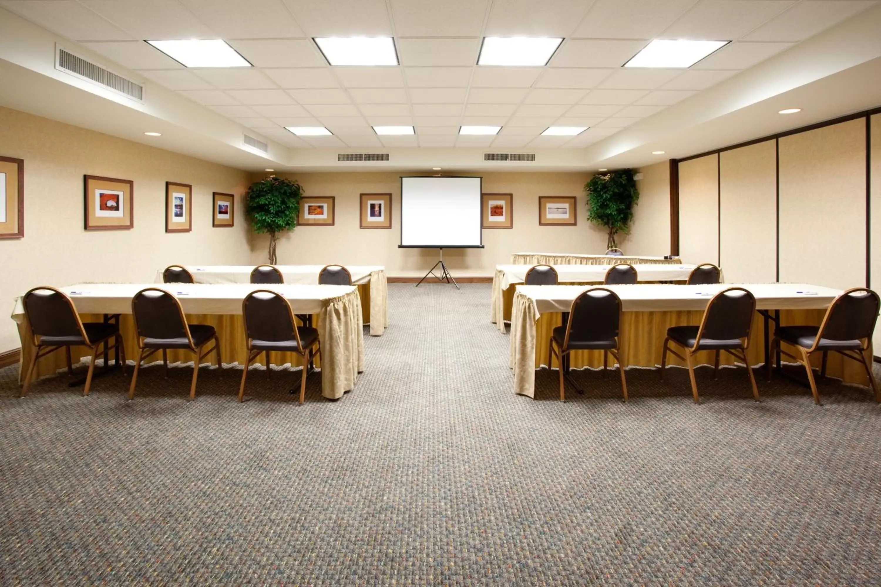 Meeting/conference room in Holiday Inn Express Airport East, an IHG Hotel