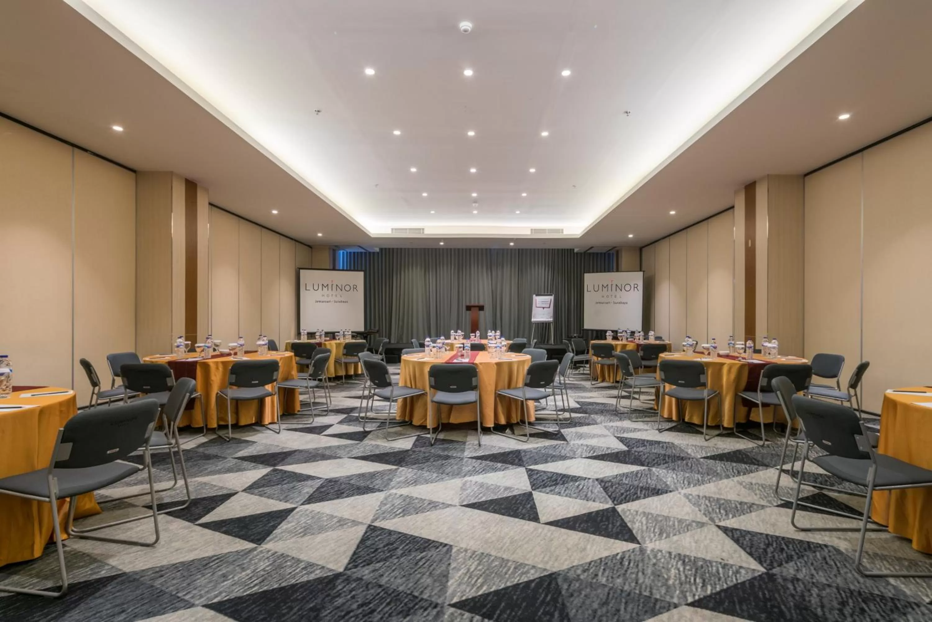 Banquet/Function facilities in Luminor Hotel Jemursari By WH with The Best Breakfast in Town and Located Near Surabaya Industrial Estate Rungkut SIER