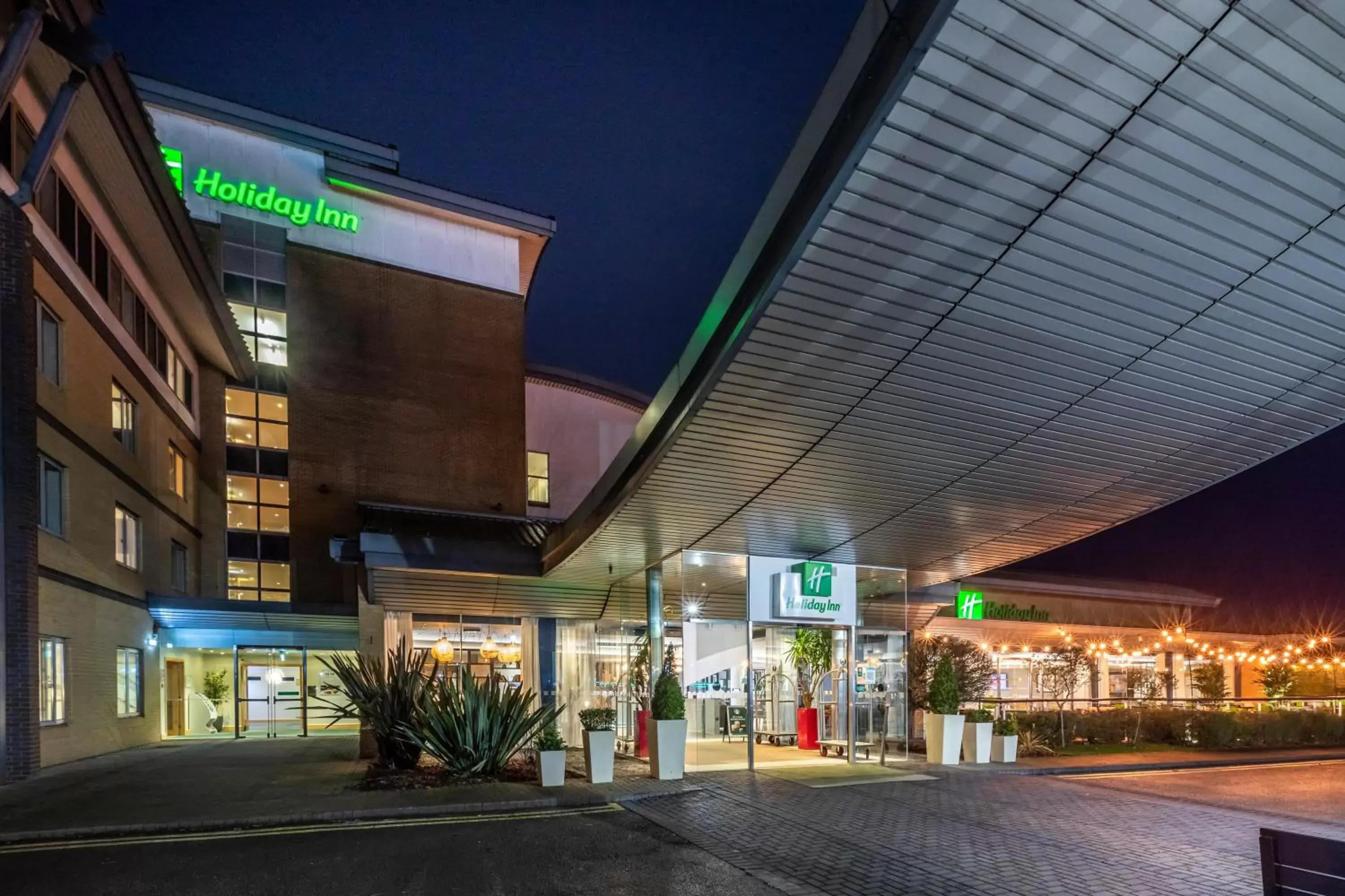 Property Building in Holiday Inn Oxford, an IHG Hotel