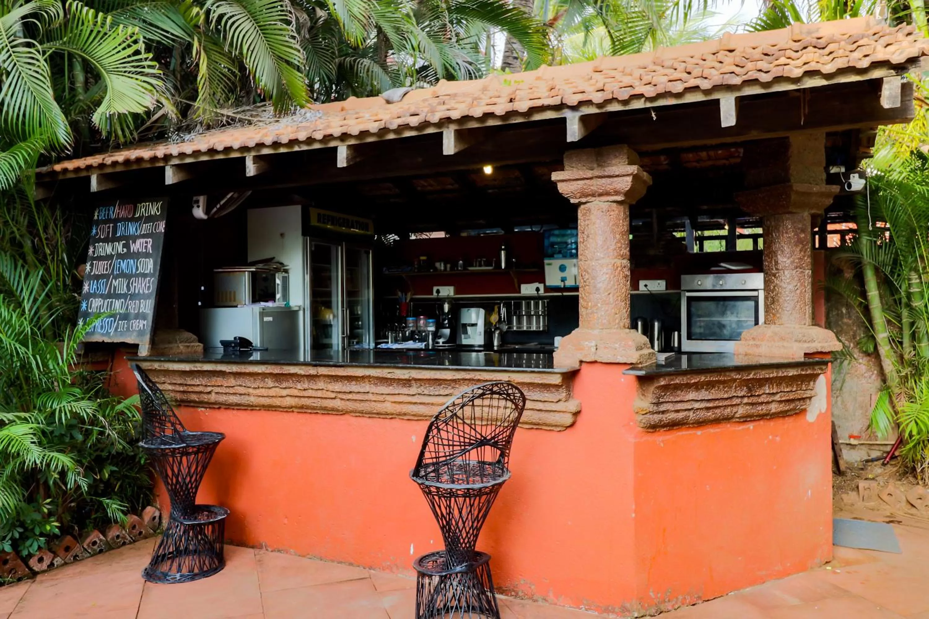 Lounge or bar in Chalston Beach Resort