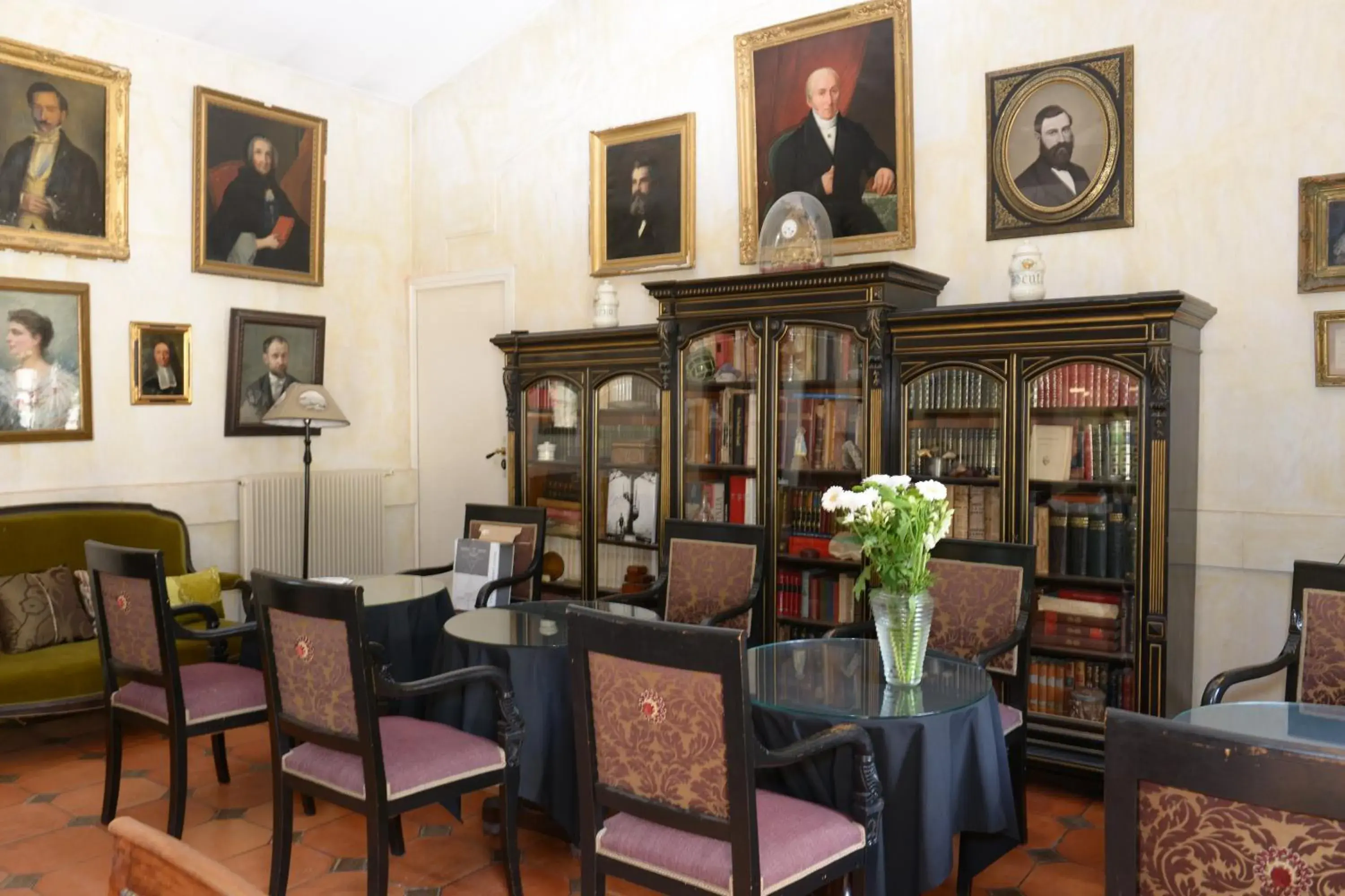 Restaurant/places to eat in Chateau de Lantic Restaurant/places to eat in Chateau de Lantic