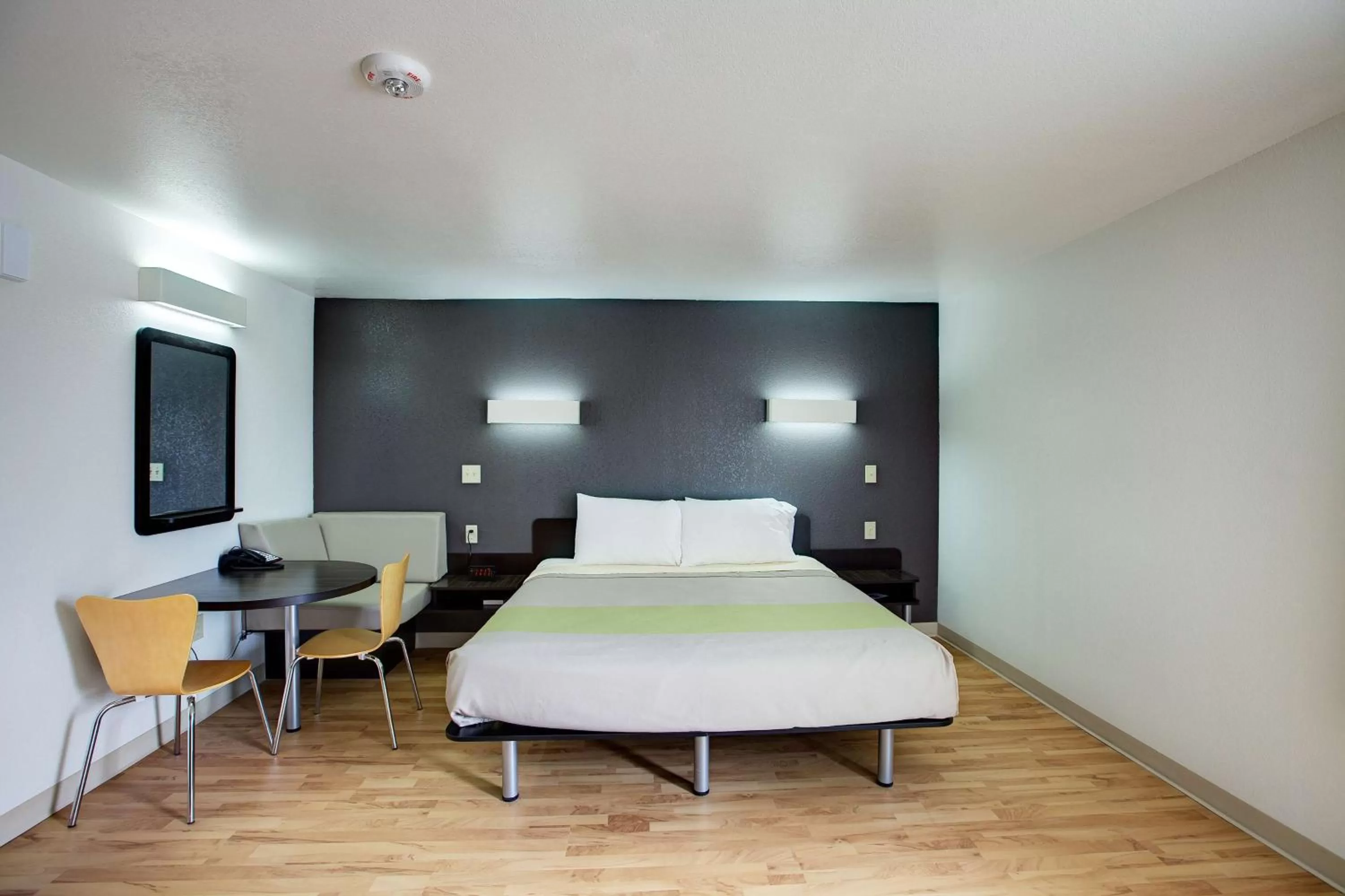 Photo of the whole room, Bed in Studio 6-Sweetwater, TX