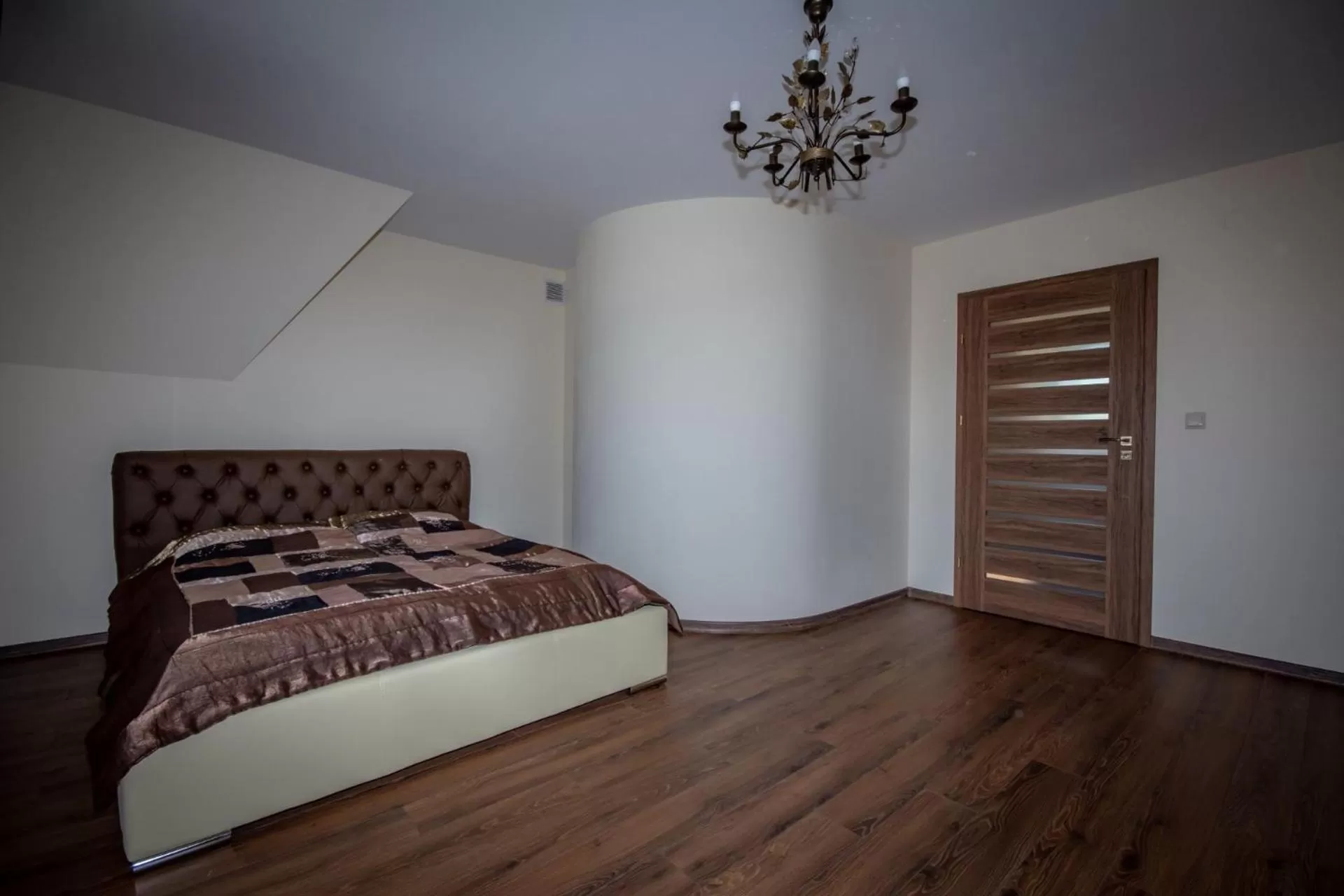 Photo of the whole room, Bed in Podhalanski Dworek z Jacuzzi