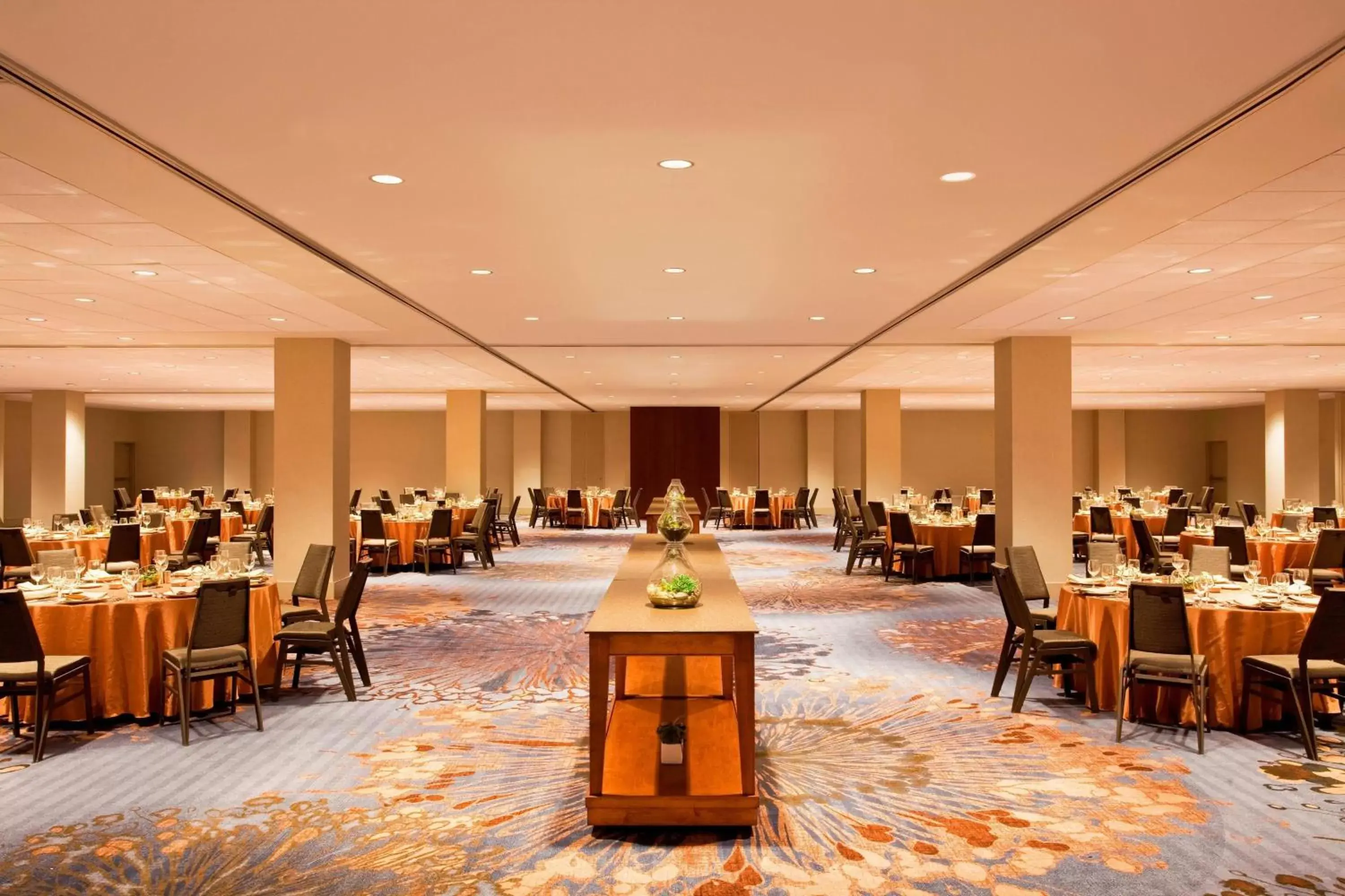 Meeting/conference room, Restaurant/Places to Eat in The Westin Peachtree Plaza, Atlanta