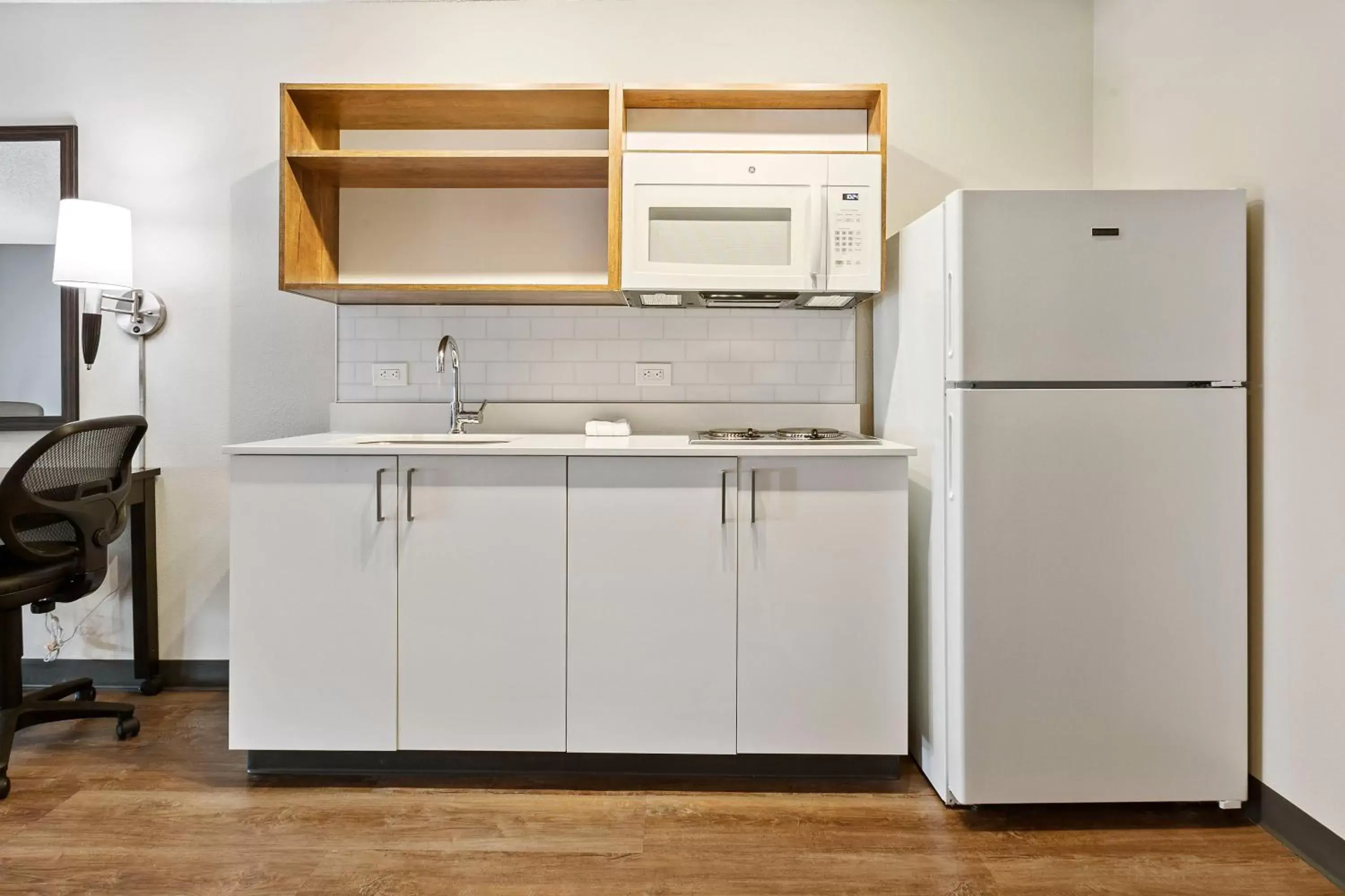 Kitchen or kitchenette, Kitchen/Kitchenette in Extended Stay America Suites - Boston - Burlington