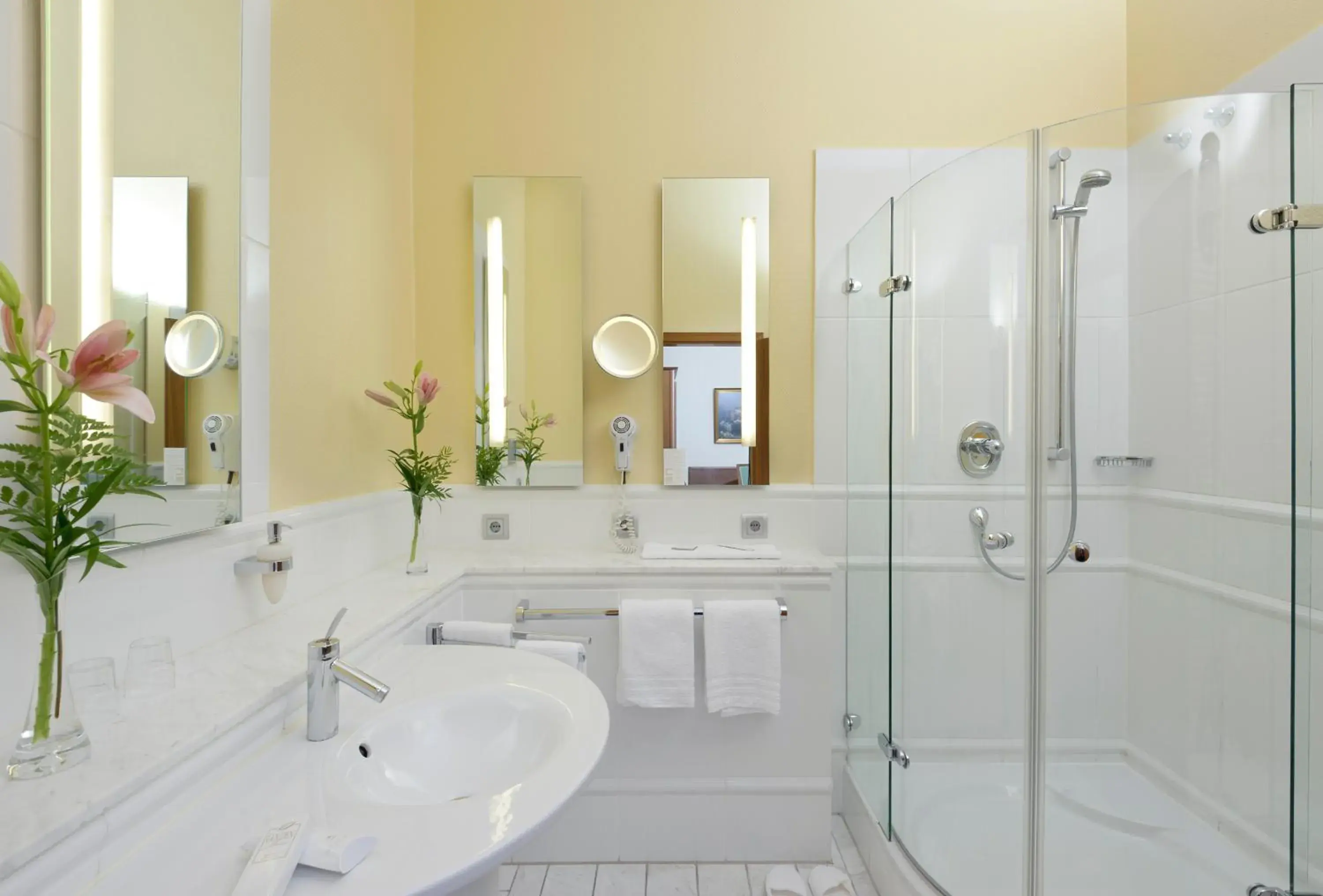 Bathroom in Victoria Hotel Bathroom in Victoria Hotel