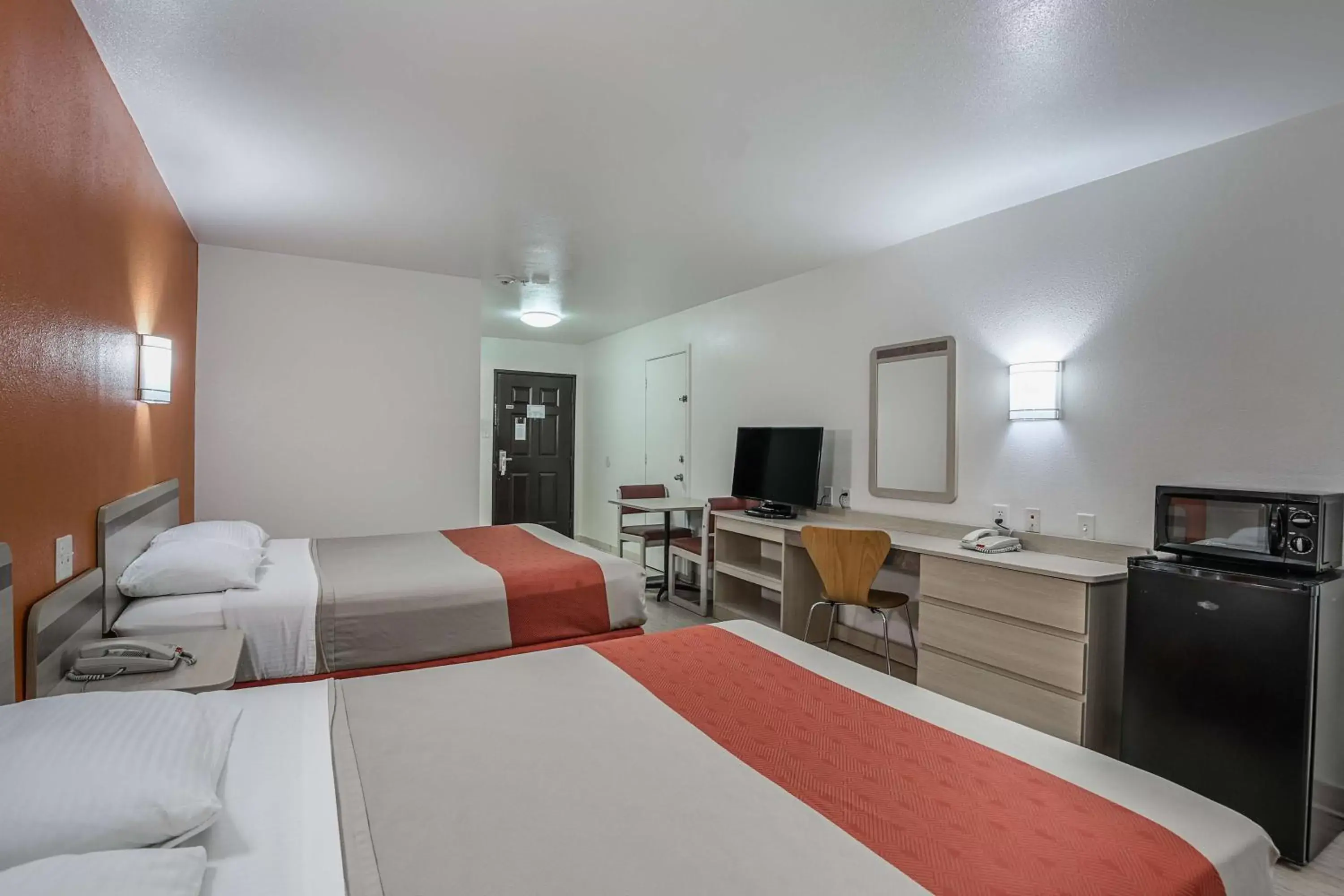 TV and multimedia, Bed in Motel 6-Pasadena, TX