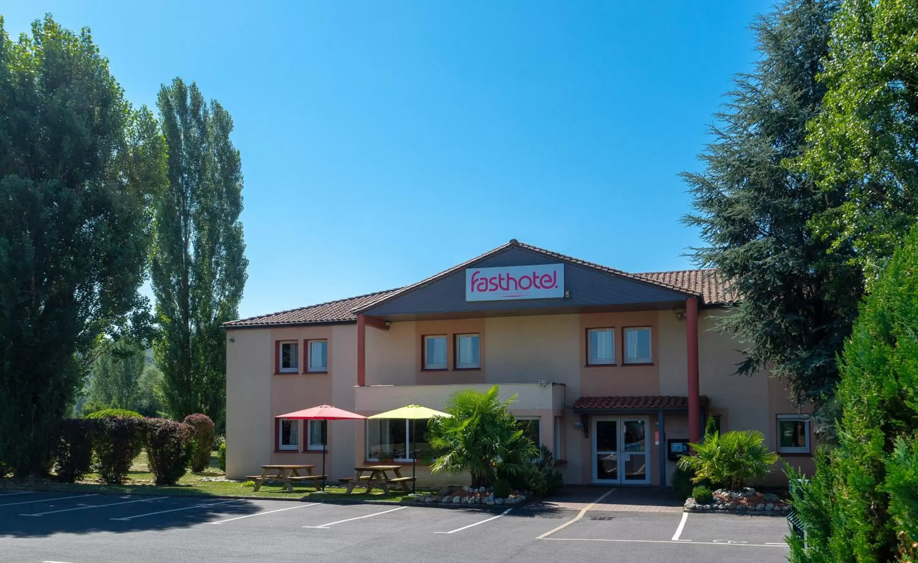 Facade/entrance, Property Building in Fasthôtel Périgueux