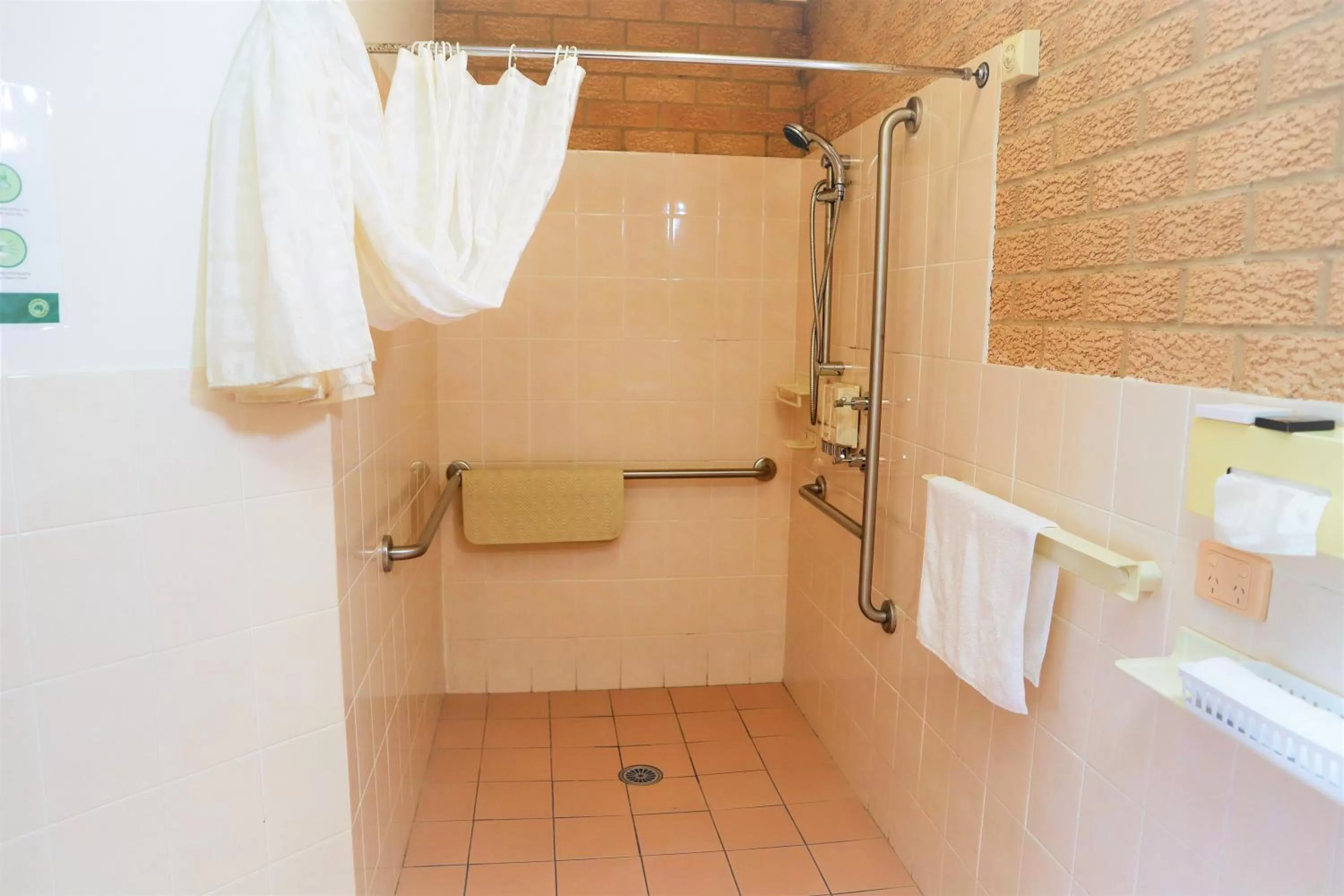 Golden Chain Aalana Motor Inn