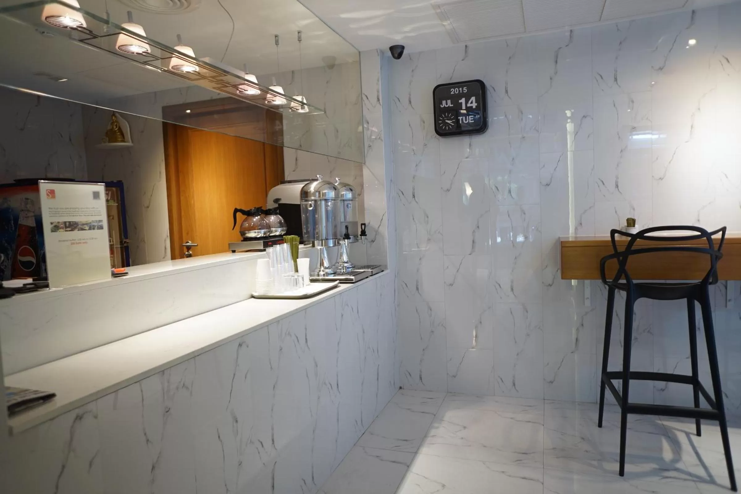 Restaurant/places to eat in S Box Sukhumvit Hotel