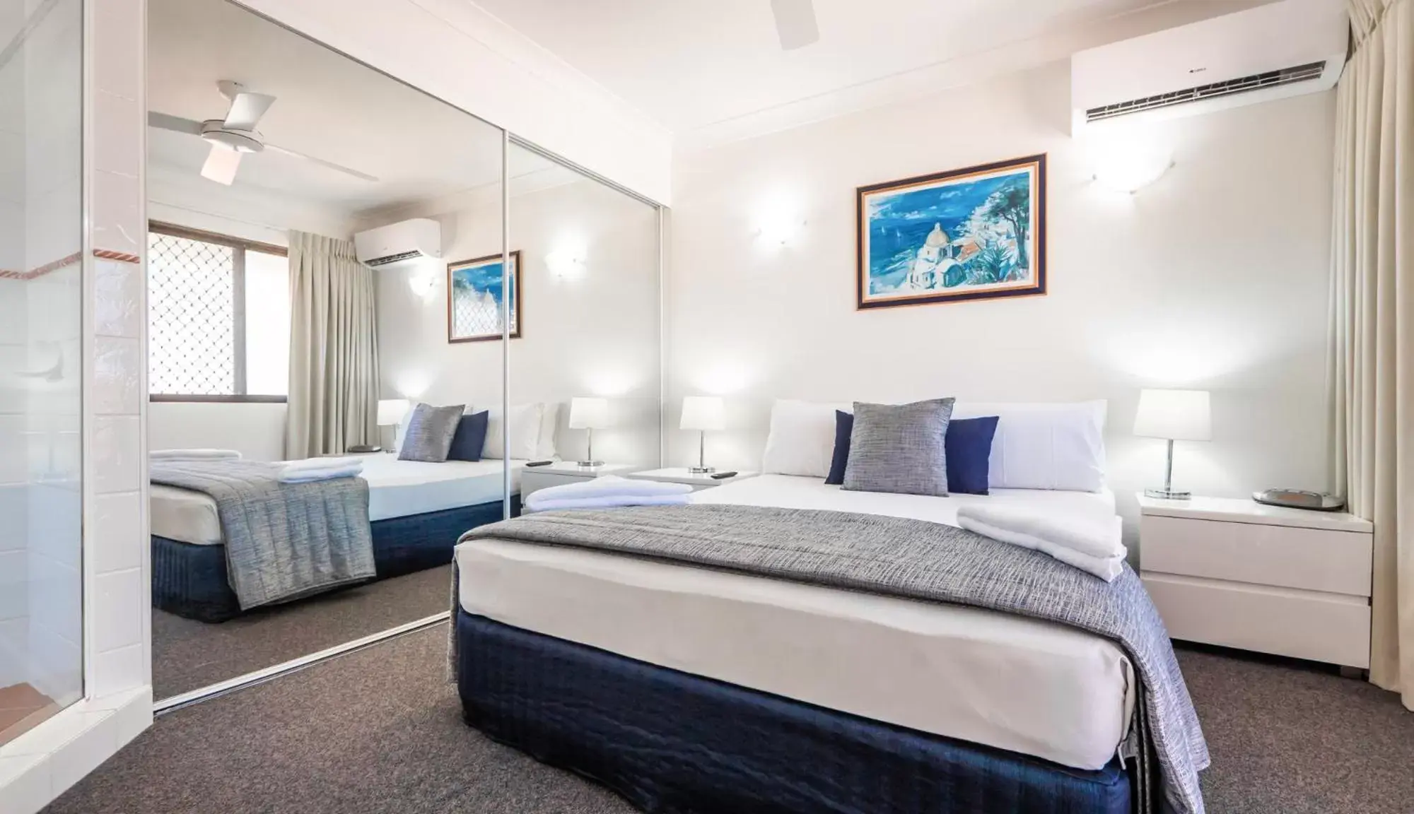 Bedroom, Bed in Burleigh on the Beach