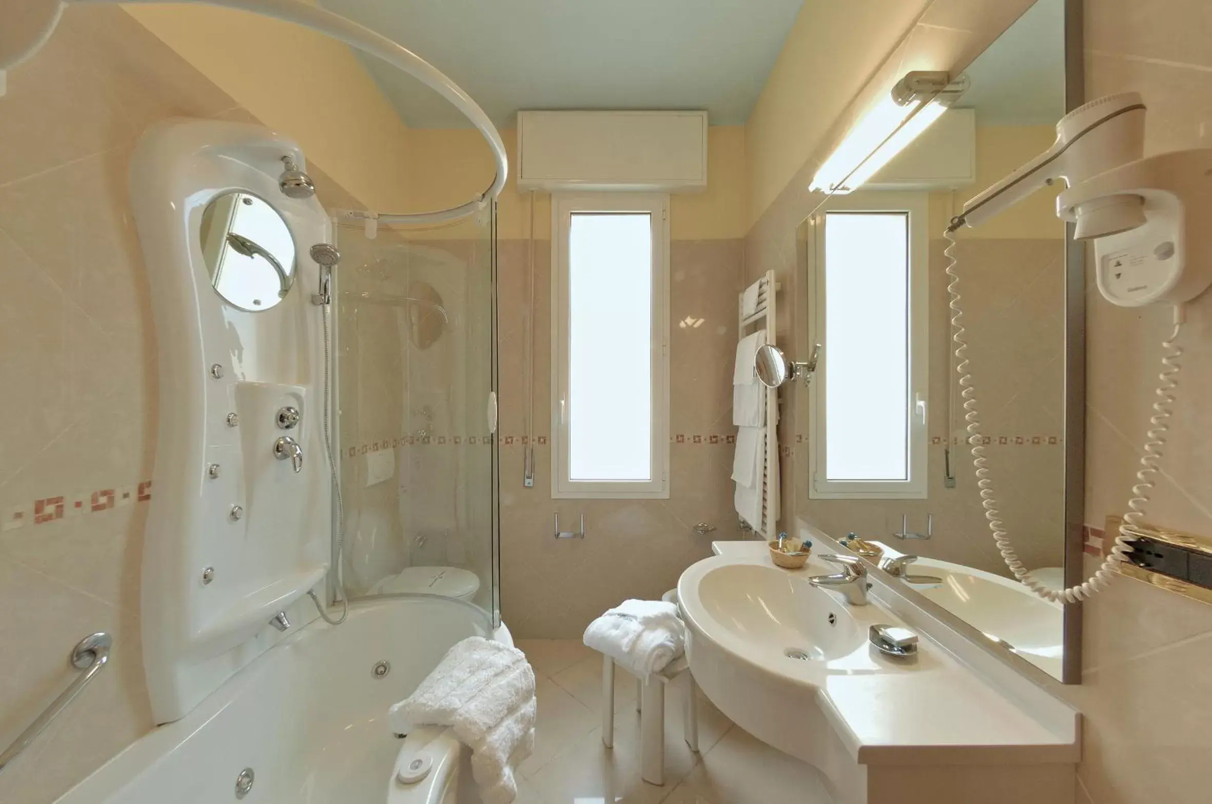 Bathroom in Hotel Ristorante Toscana