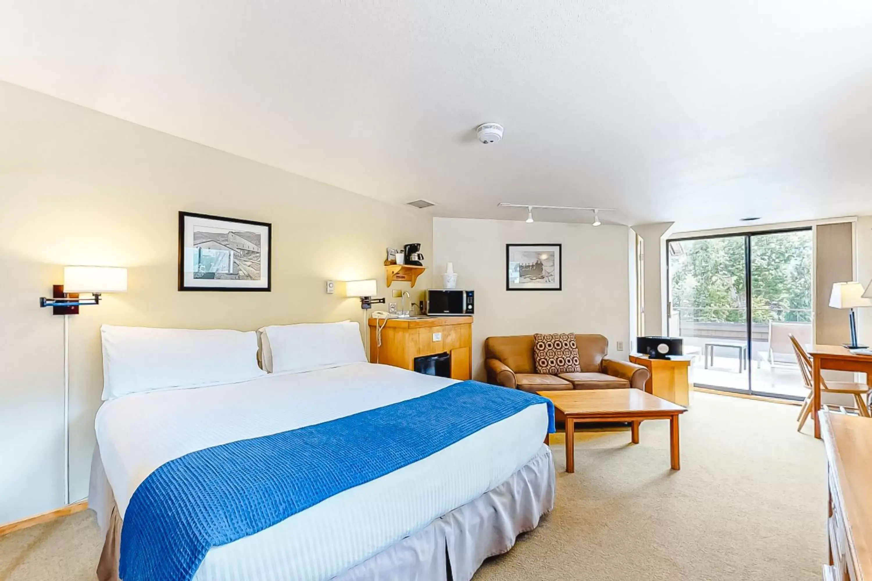 Superior King Suite in Aspen Mountain Lodge Superior King Suite in Aspen Mountain Lodge