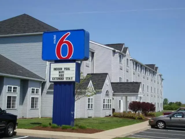 Property building in Motel 6-Huron, OH - Sandusky