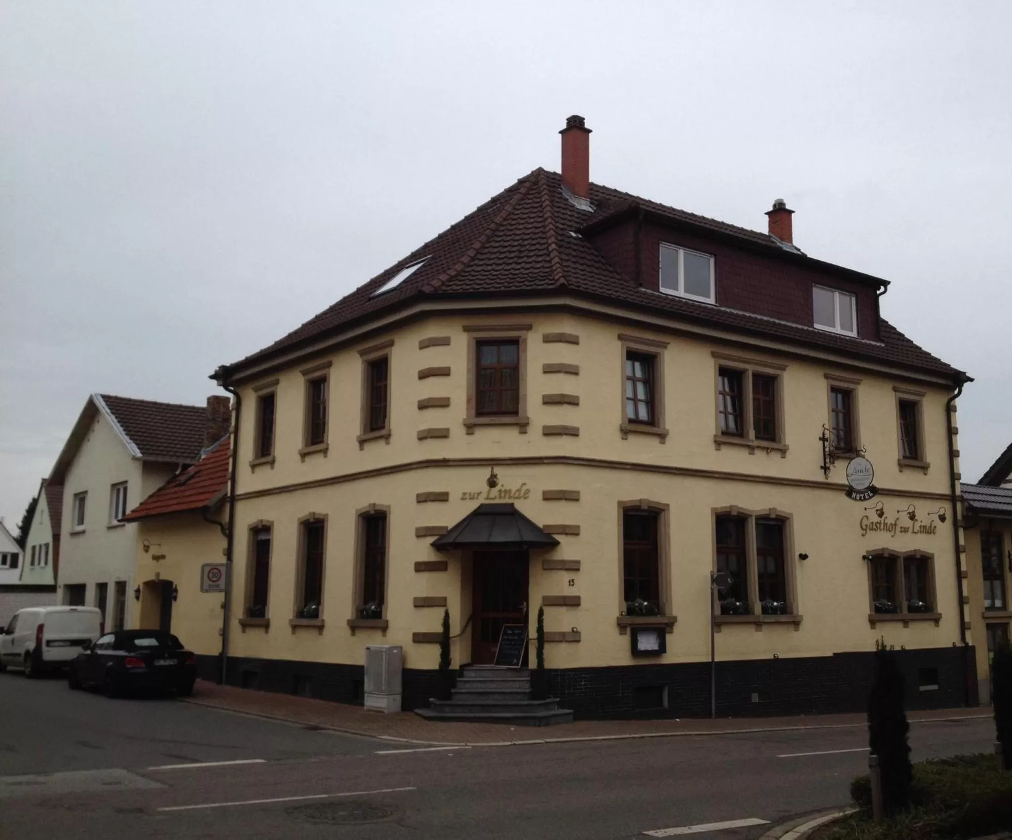 Property building in Linde Restaurant & Hotel