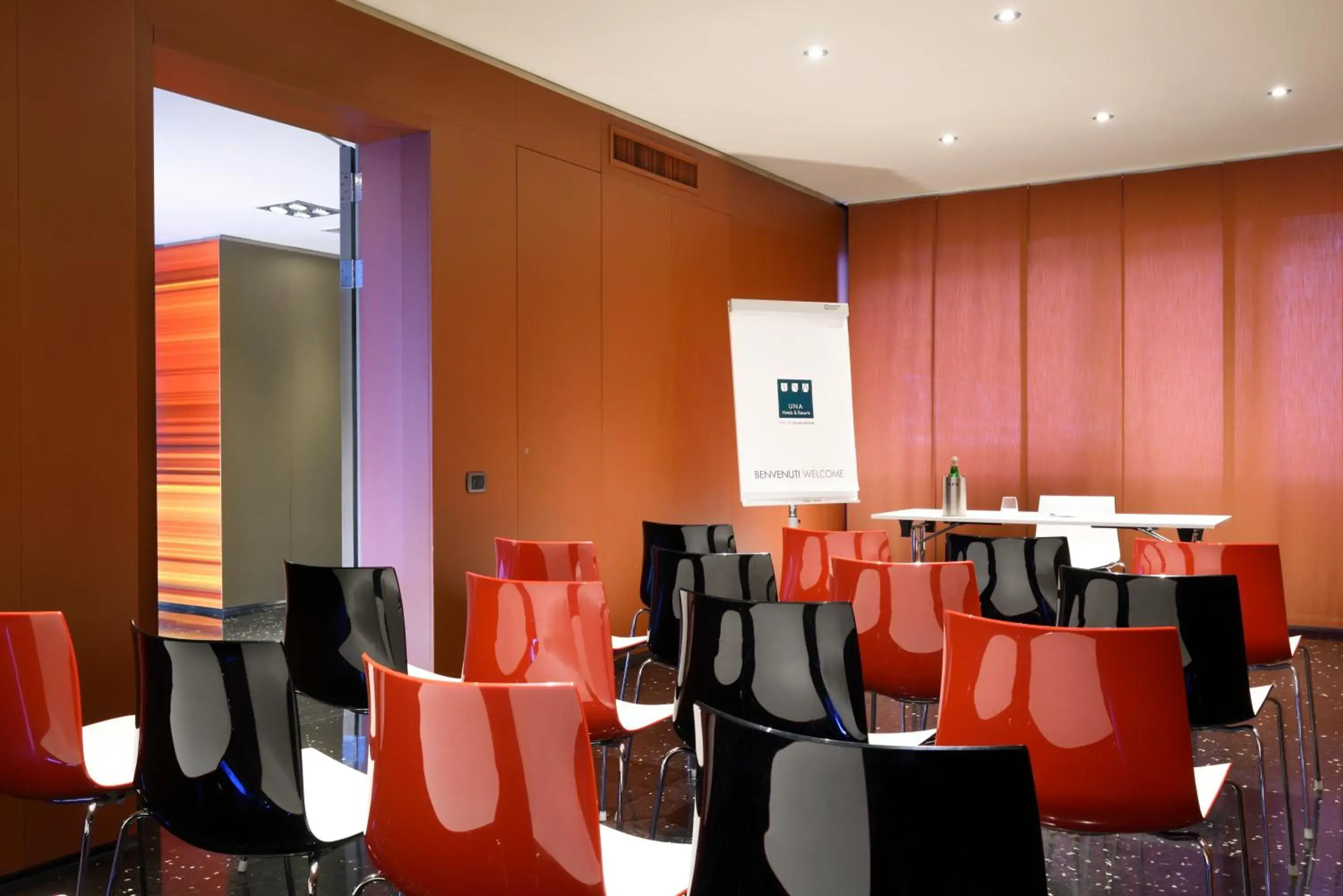 Business facilities, Restaurant/Places to Eat in UNAHOTELS Bologna Centro