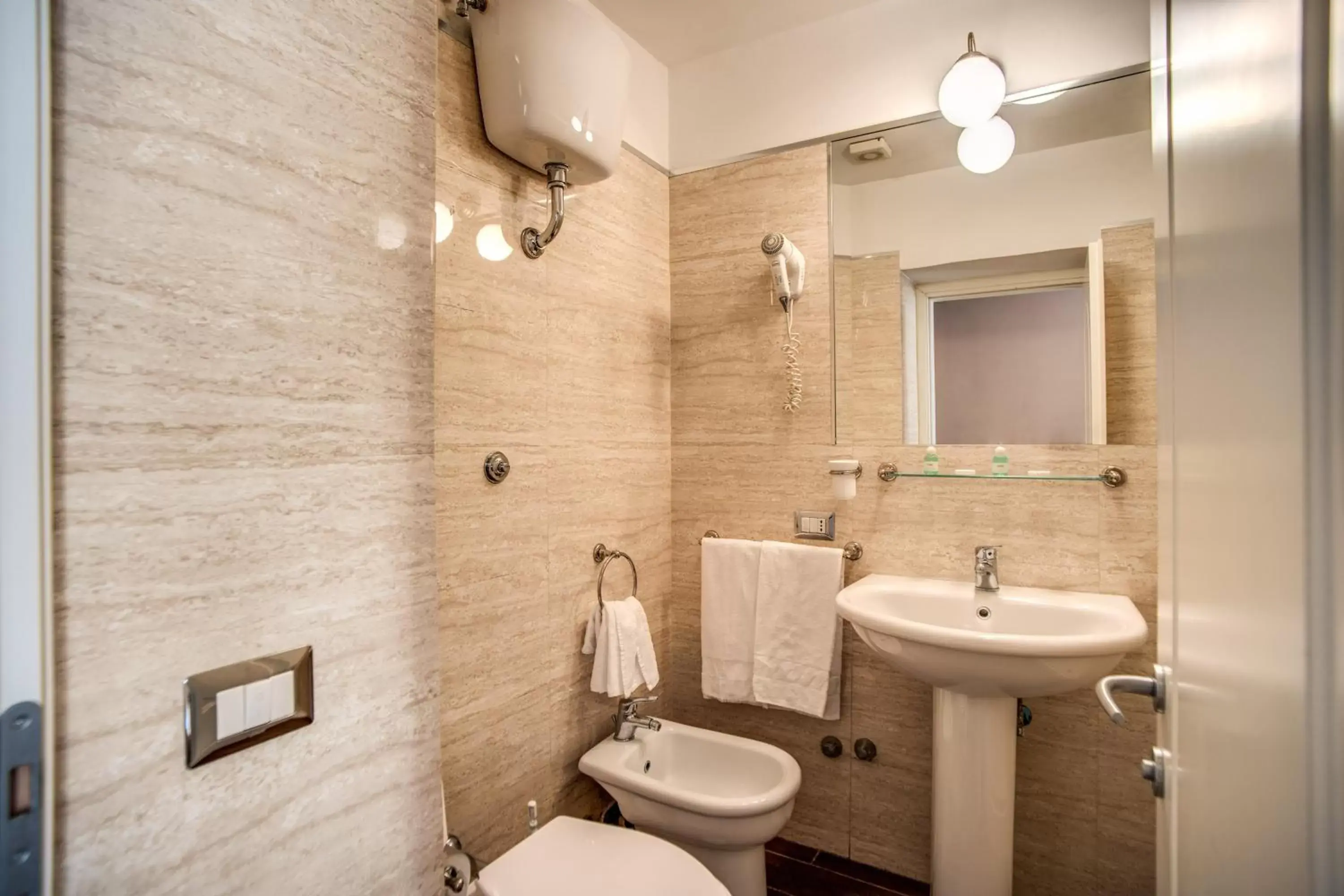 Bathroom in Hotel San Valentino