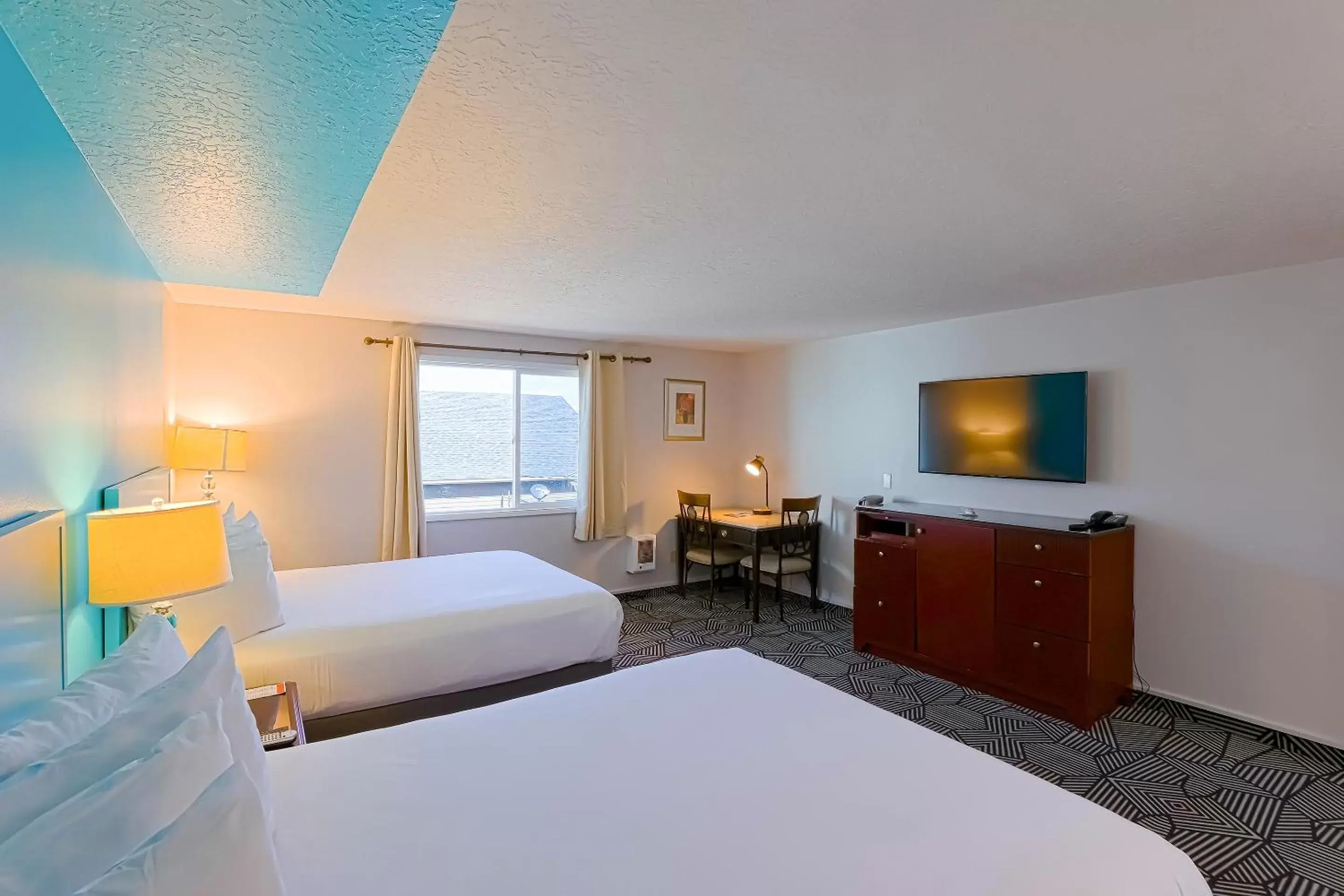 Bedroom, TV/Entertainment Center in Coast River Inn by OYO Seaside