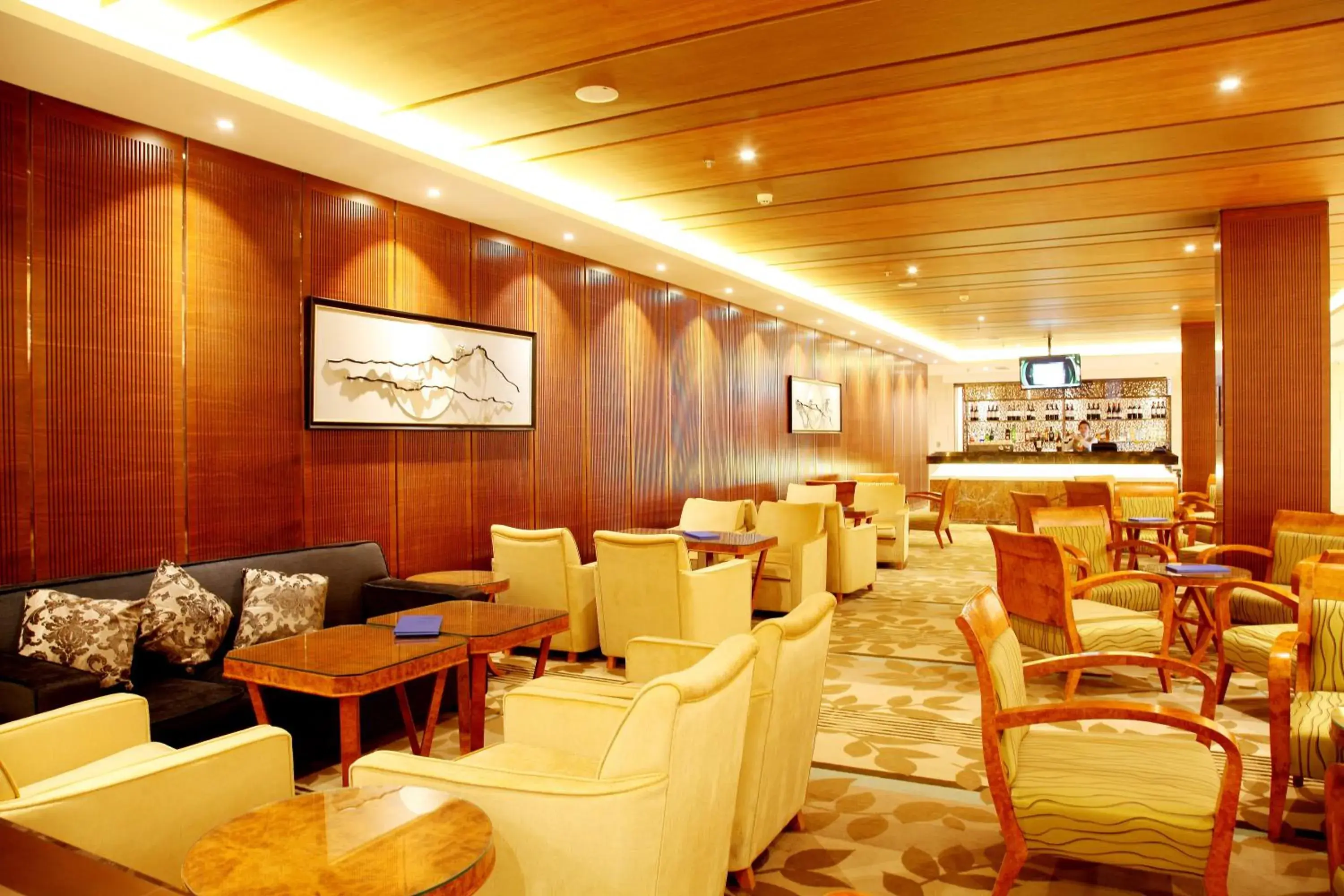 Lounge or bar, Restaurant/Places to Eat in Ramada by Wyndham Beijing Airport