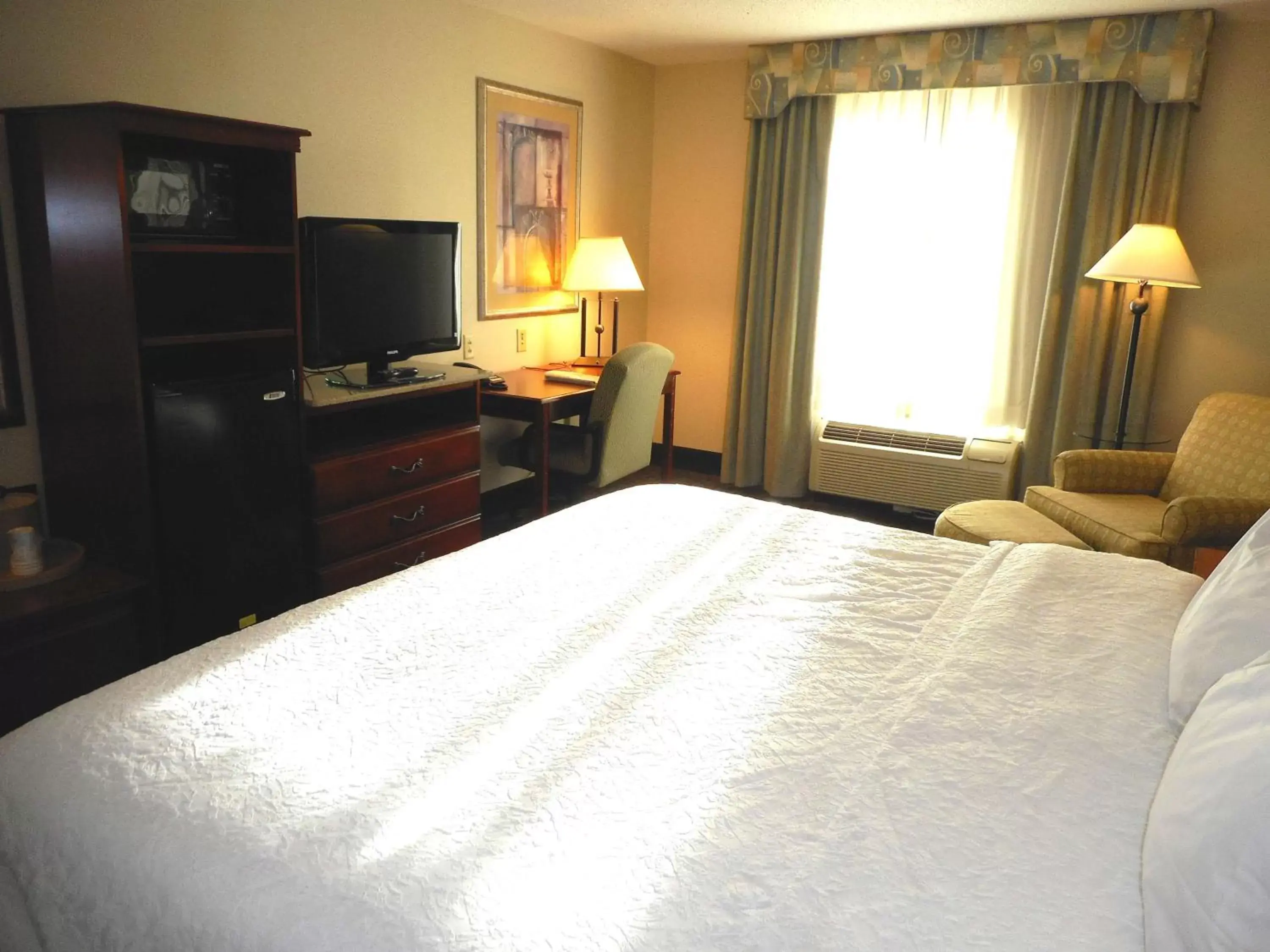 Bedroom, Bed in Hampton Inn Ithaca