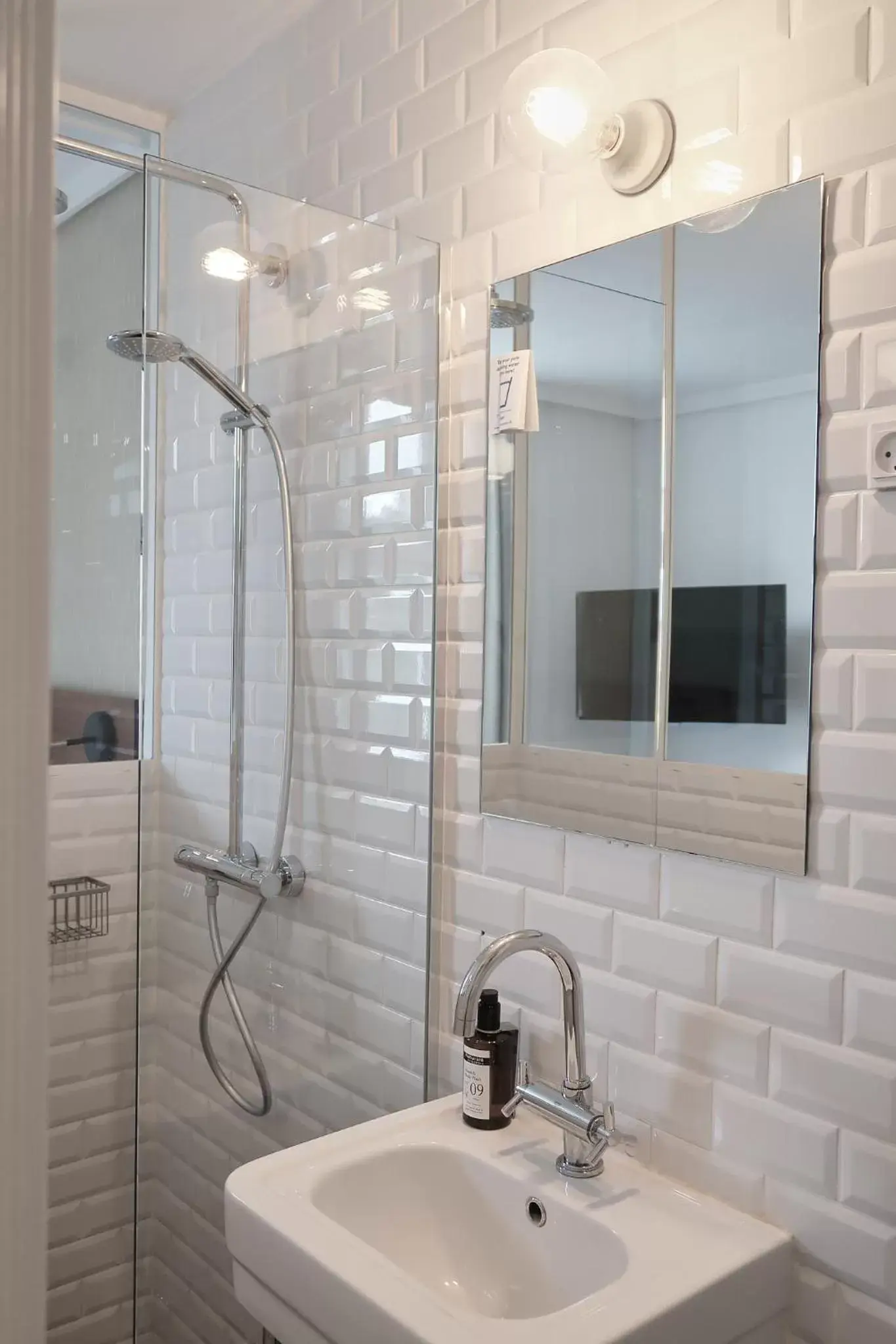 Shower, Bathroom in Hotel Alexandra