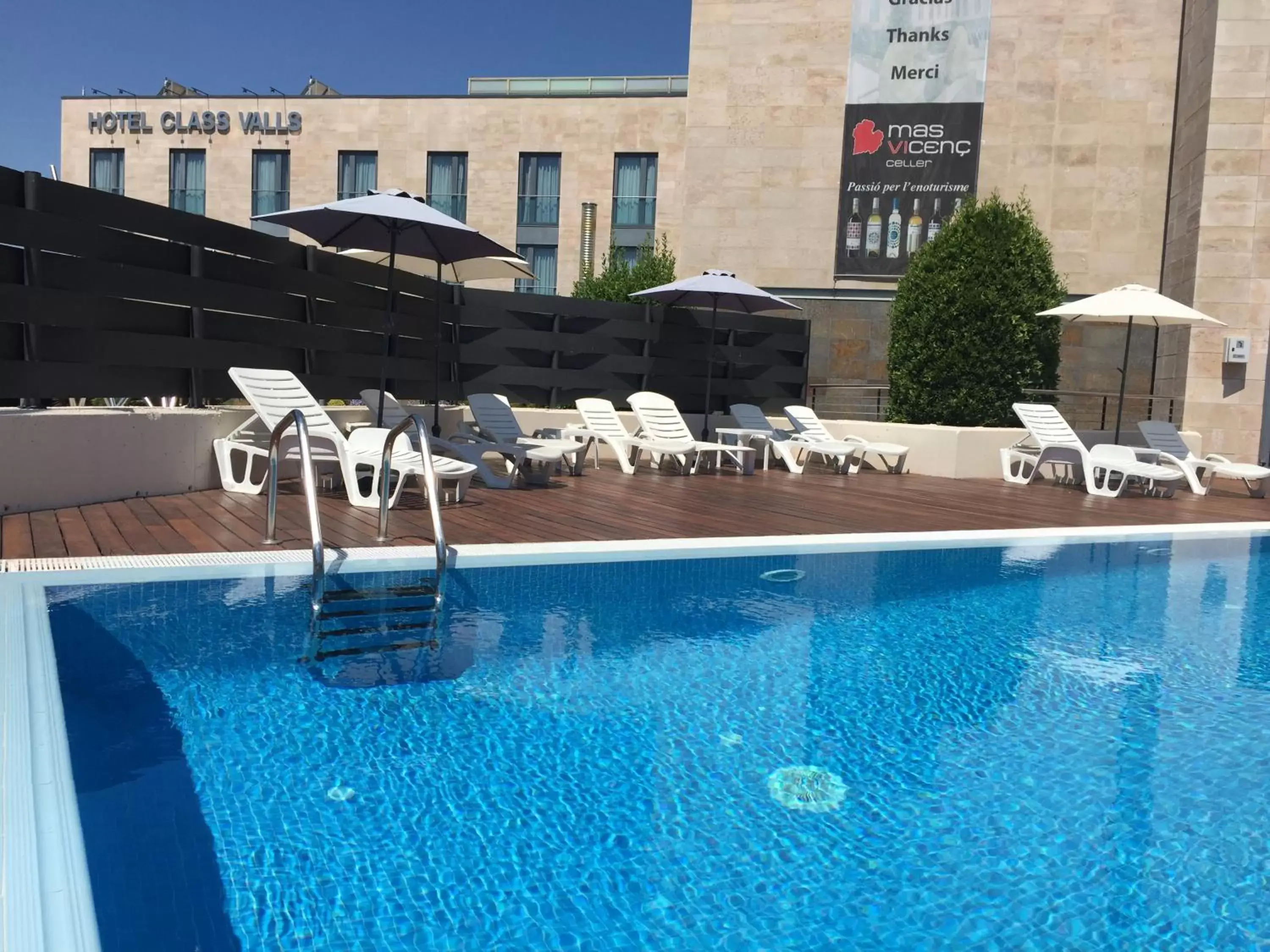 Property building, Swimming Pool in Hotel Class Valls
