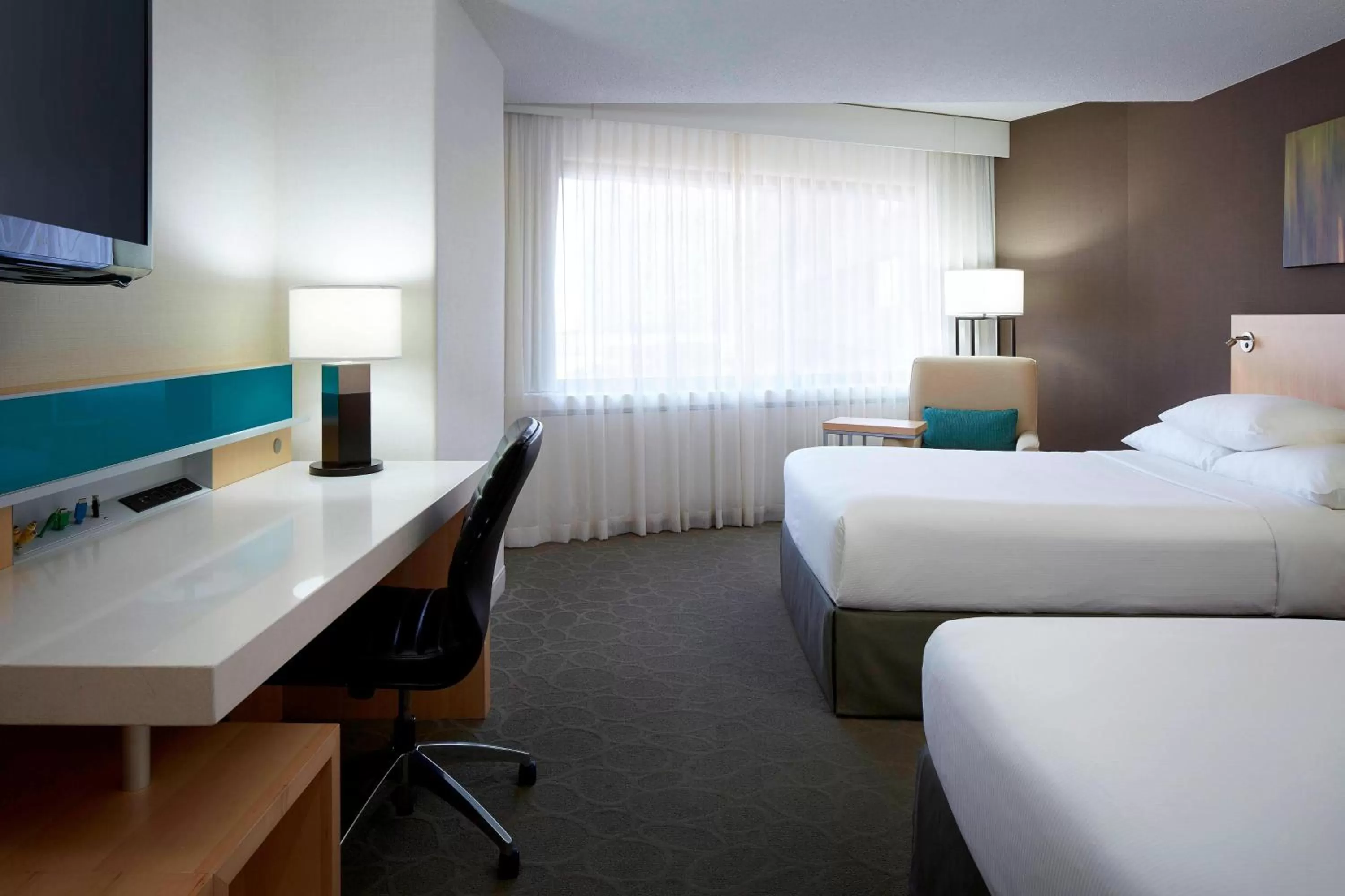 Photo of the whole room, Bed in Delta Hotels by Marriott Quebec