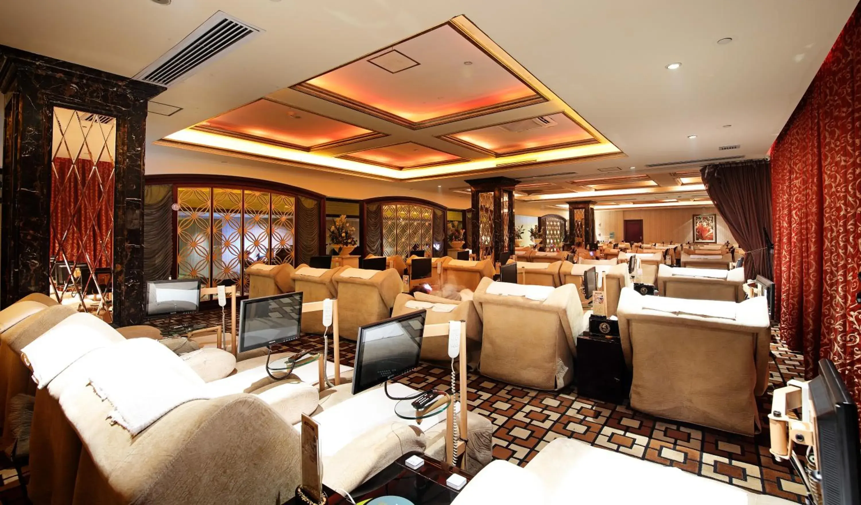 Spa and wellness centre/facilities in Royal Mediterranean Hotel Spa and wellness centre/facilities in Royal Mediterranean Hotel