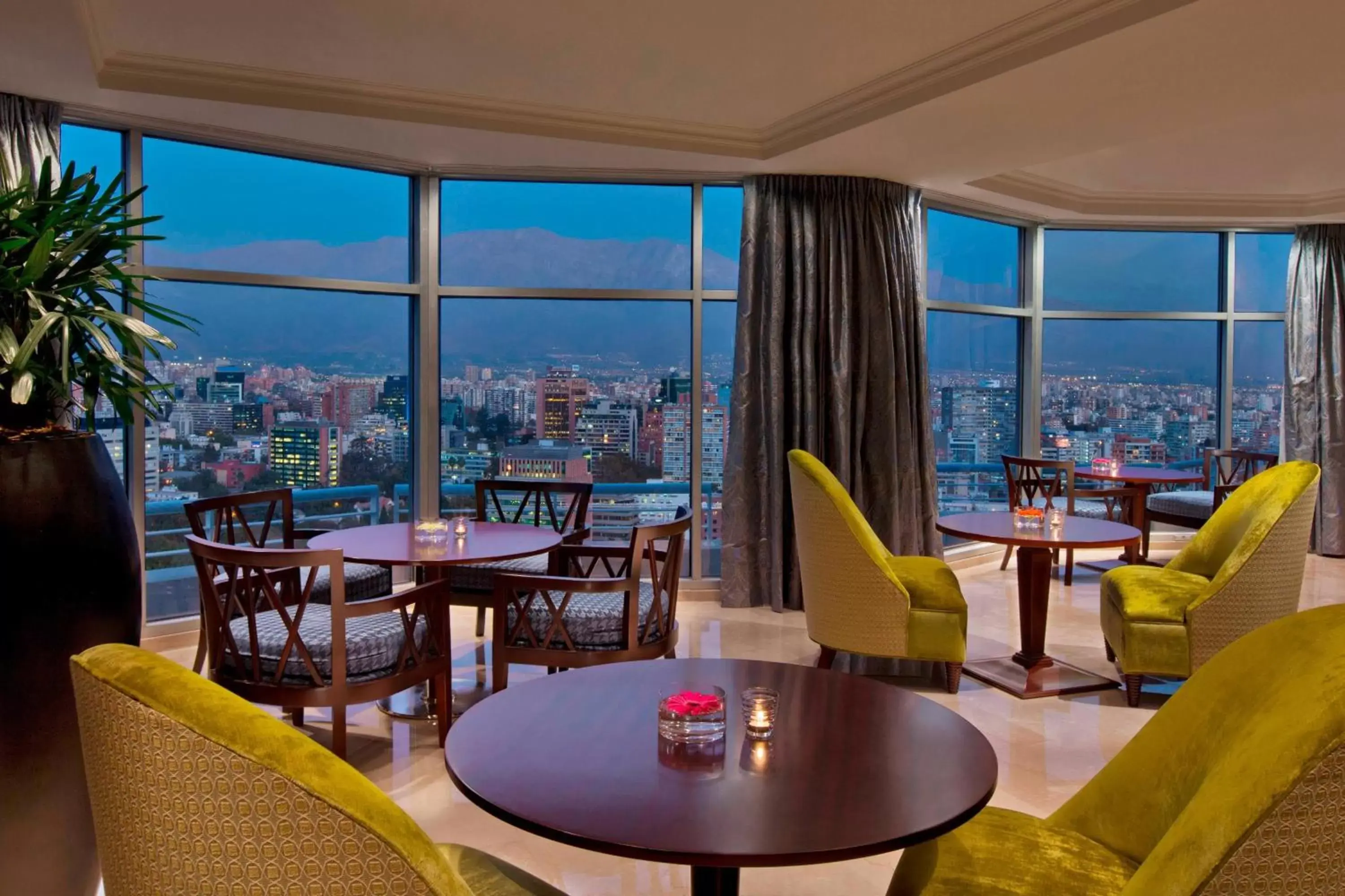 Lounge or bar in Sheraton Santiago Hotel & Convention Center