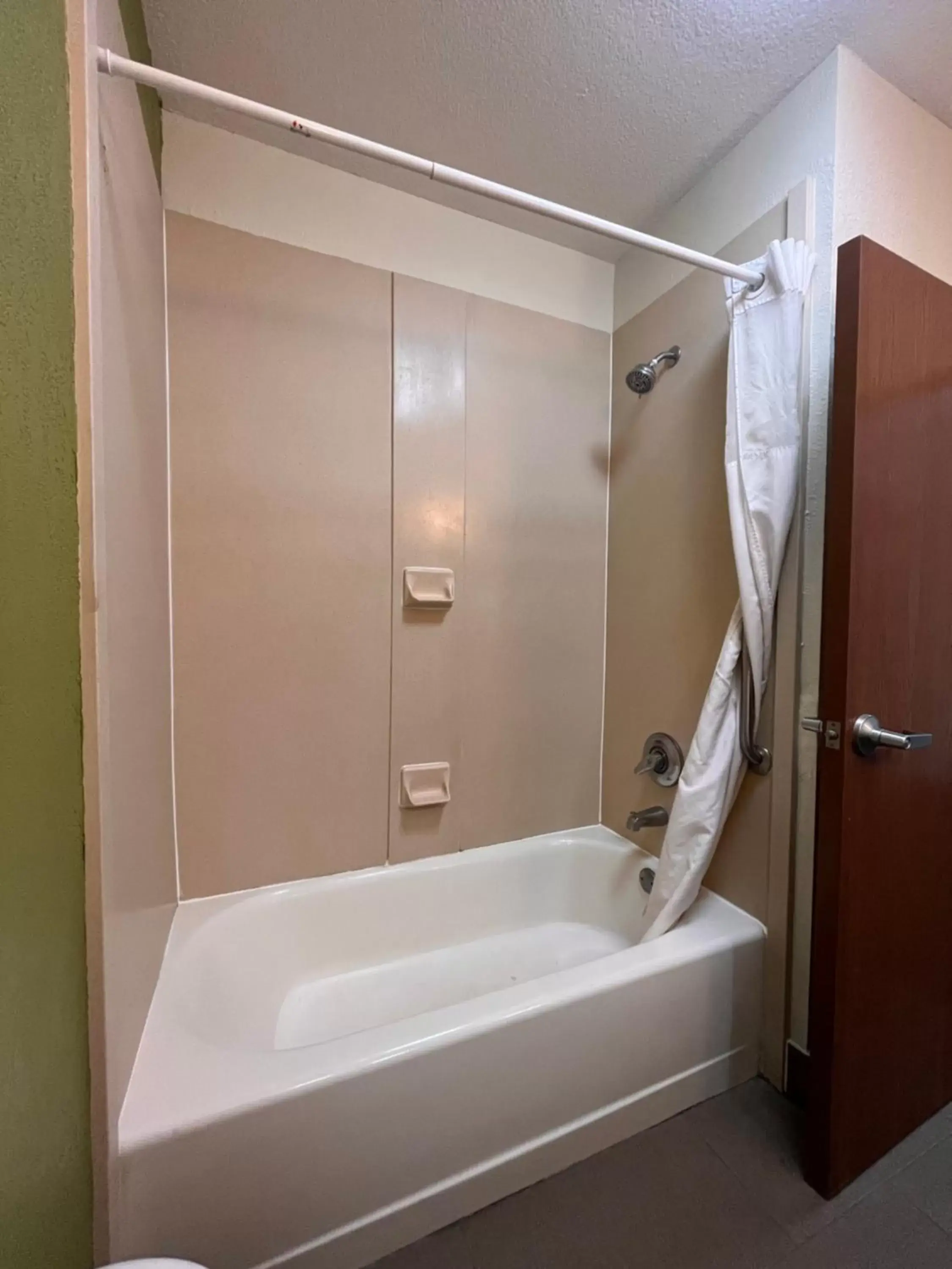 Bath, Bathroom in Sleep Inn & Suites Lakeland I-4