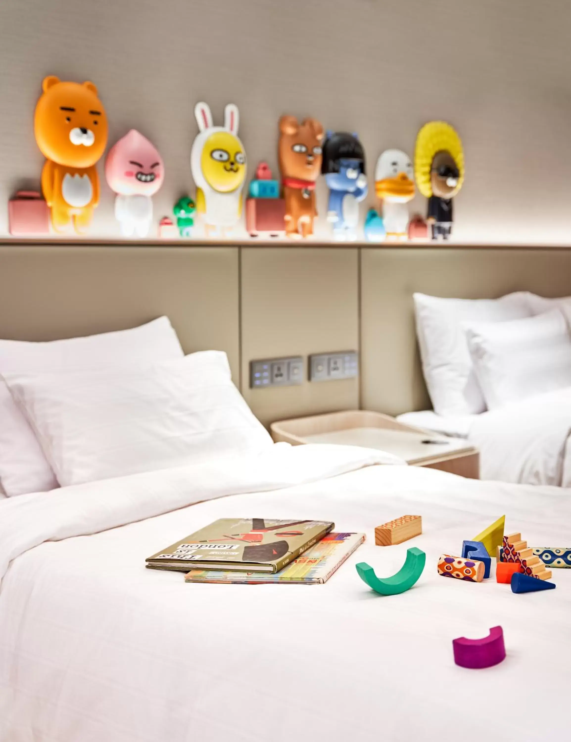 Bedroom, Bed in Lotte Hotel World