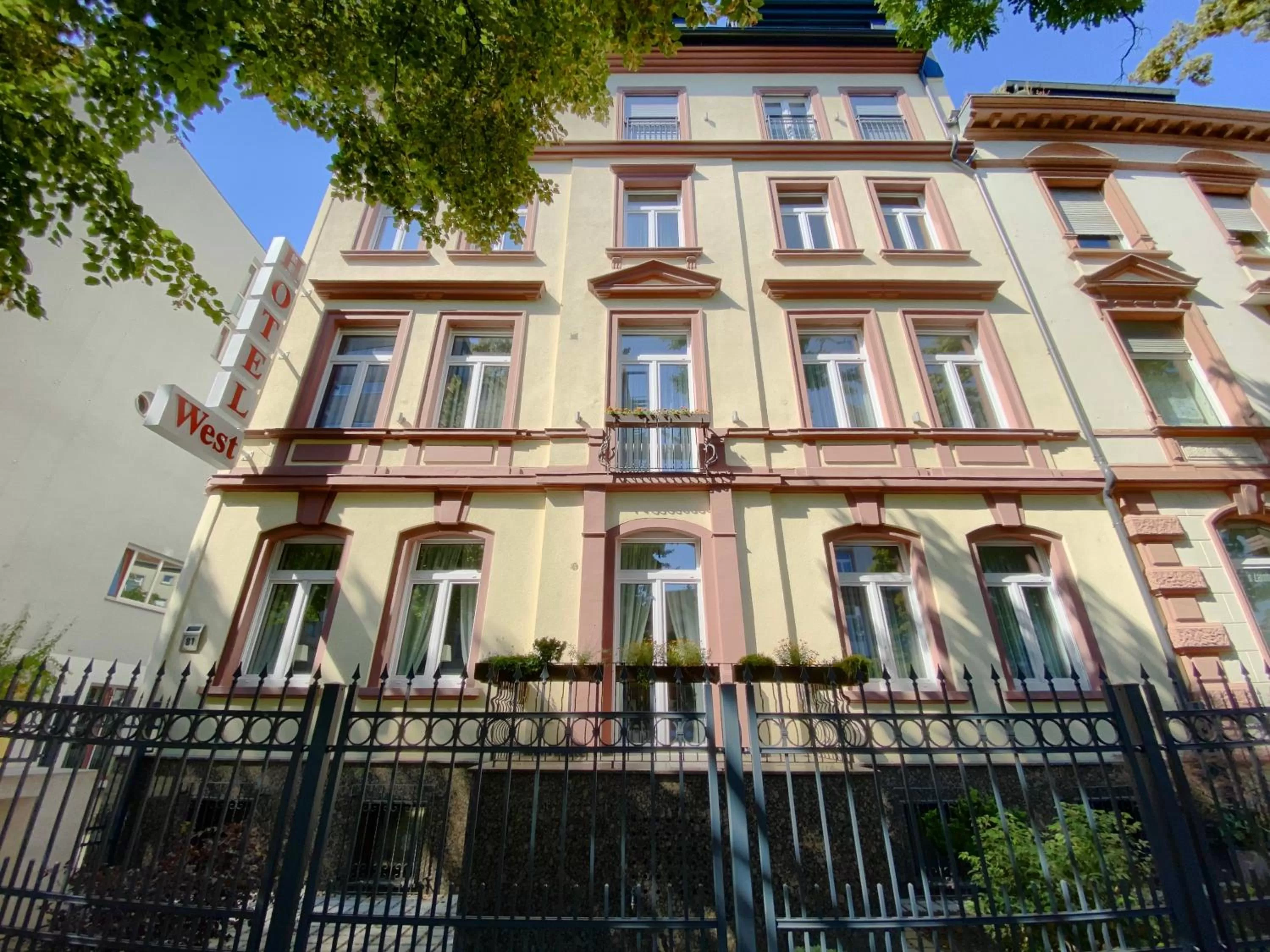 Property building in Hotel West an der Bockenheimer Warte
