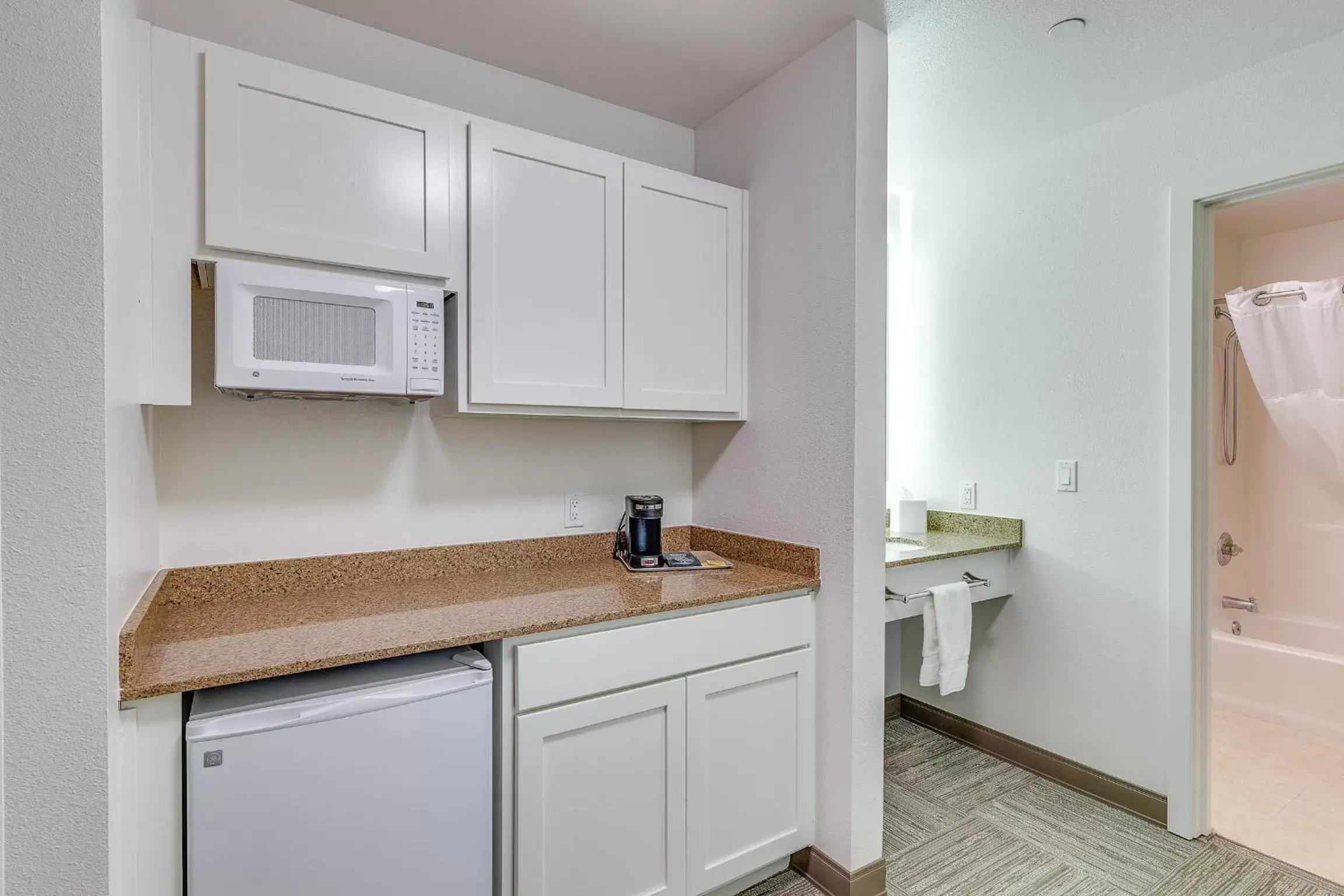 Kitchen or kitchenette, Kitchen/Kitchenette in Marshall Suites