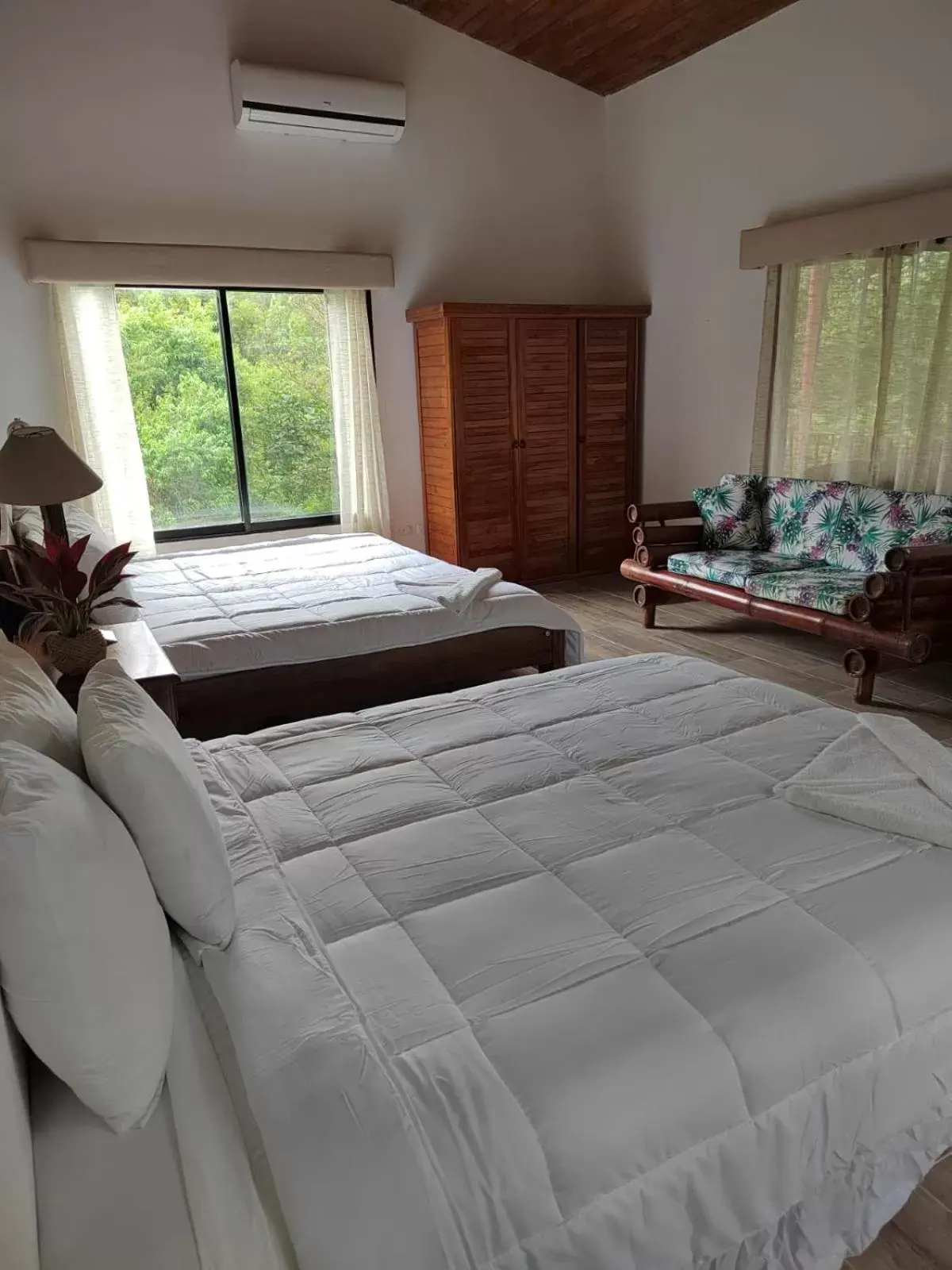 Bedroom, Bed in Blue Banyan Inn