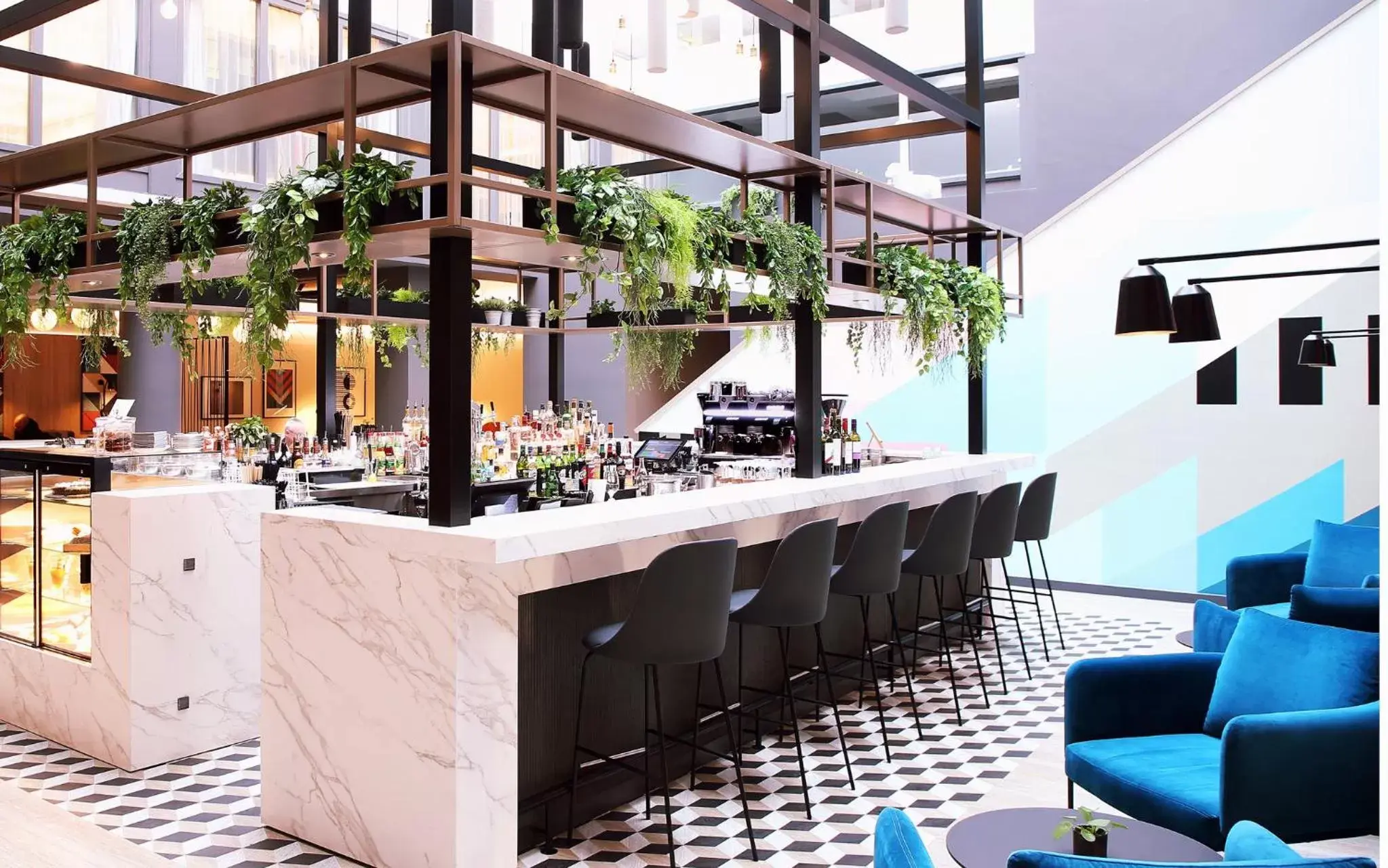 Lounge or bar in Crowne Plaza Hamburg-City Alster, an IHG Hotel