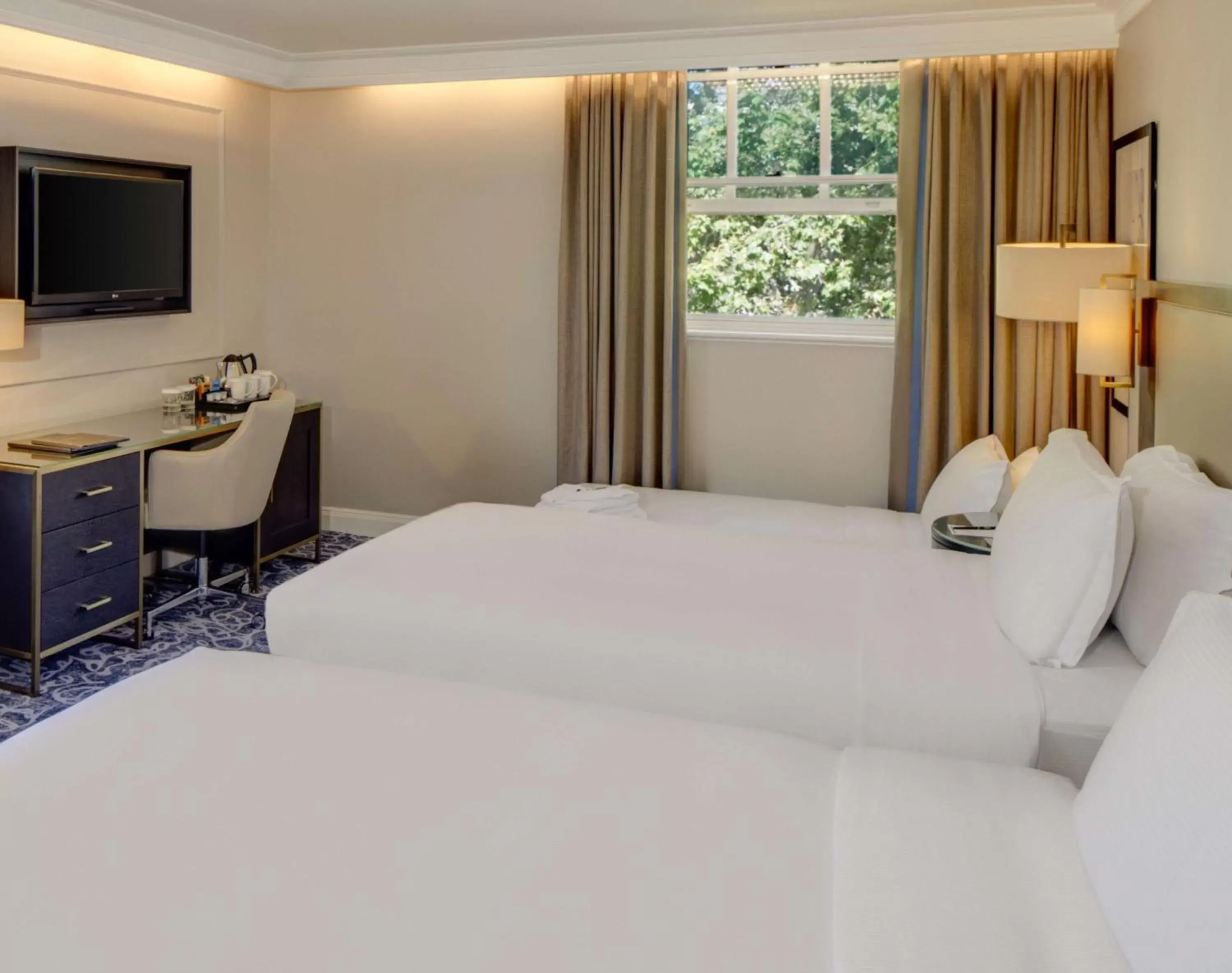 Bedroom, Bed in Hilton London Euston