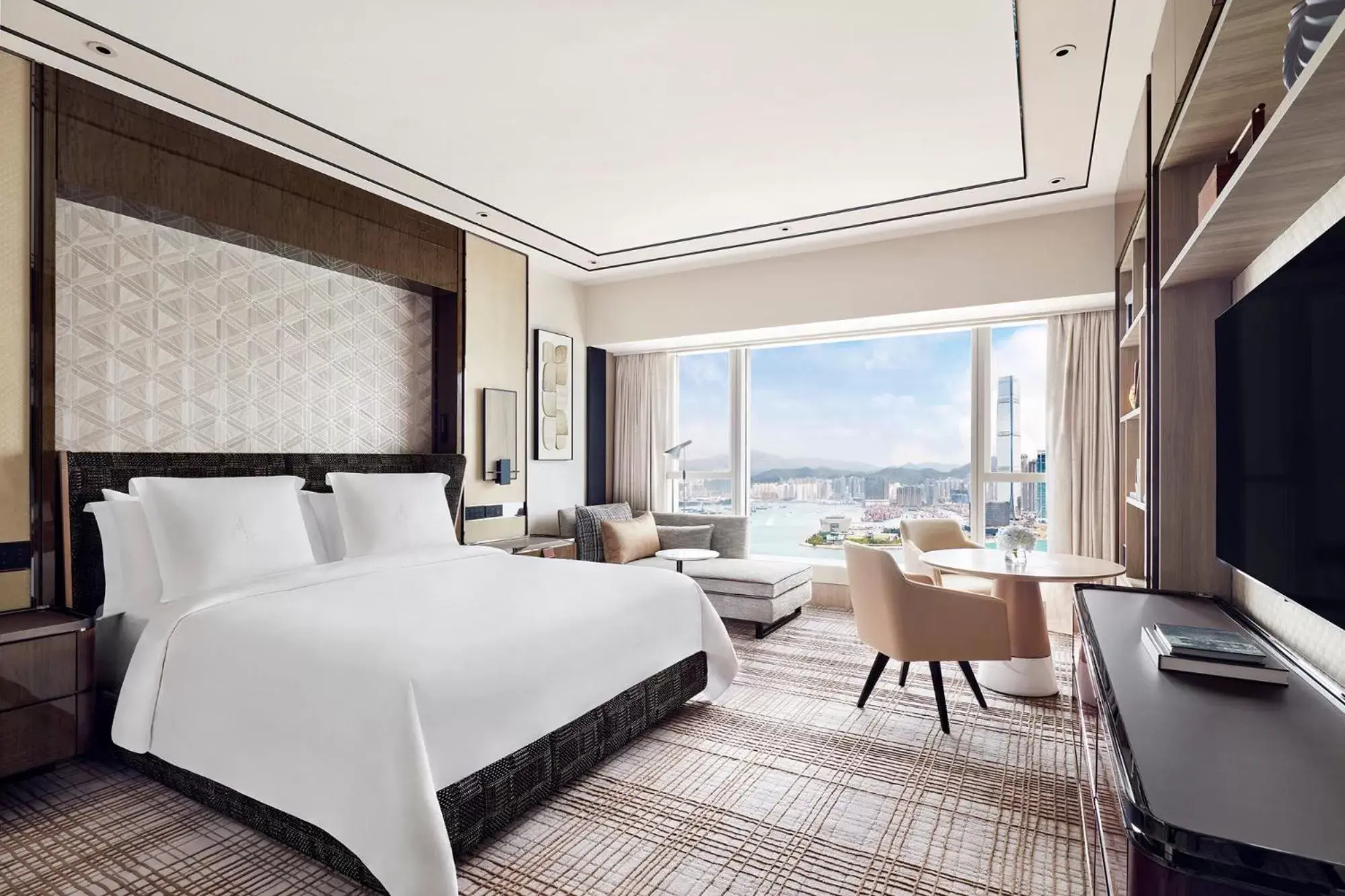 Bedroom in Four Seasons Hotel Hong Kong