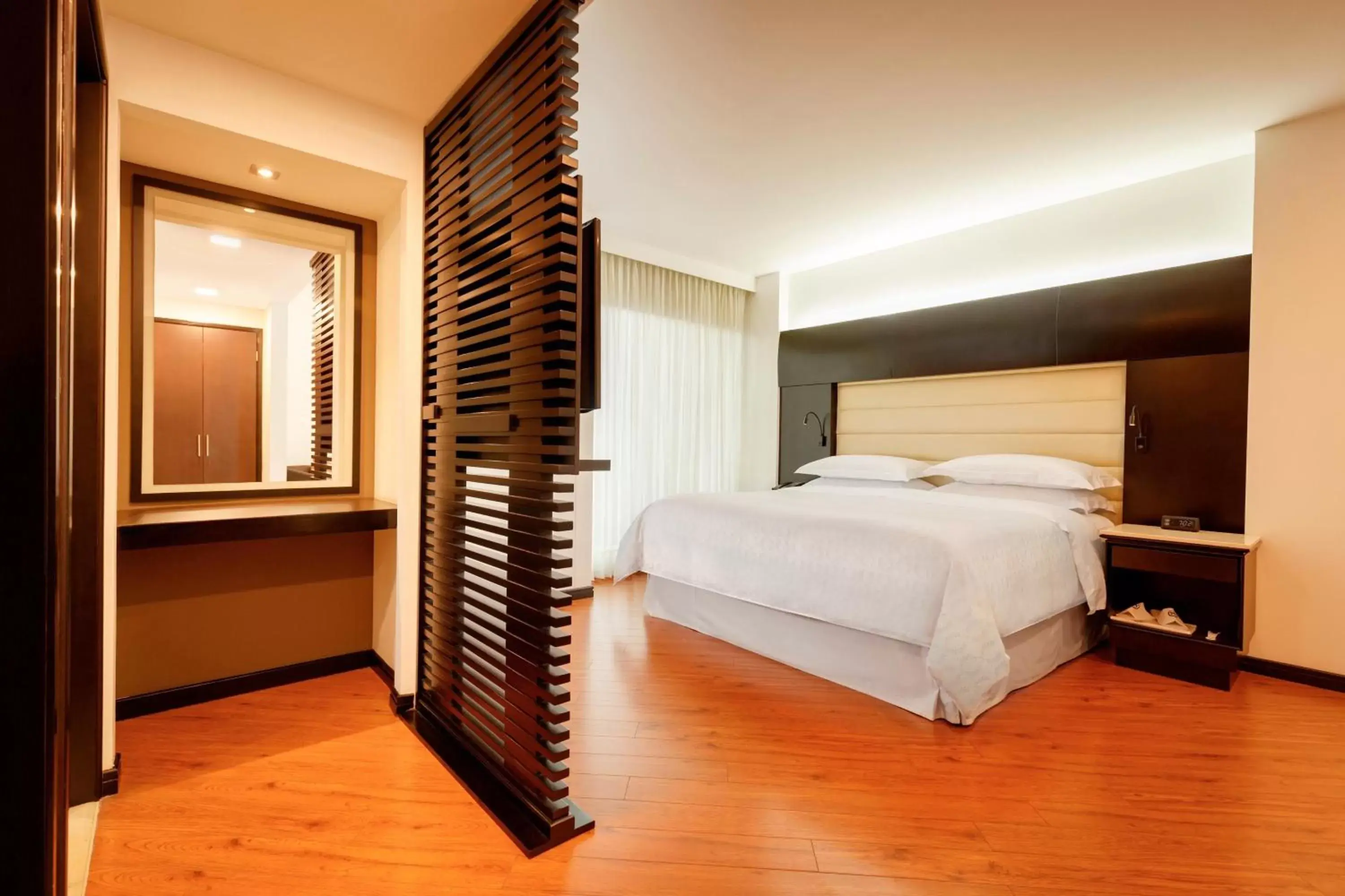 Photo of the whole room, Bed in Sheraton Bogotá Hotel