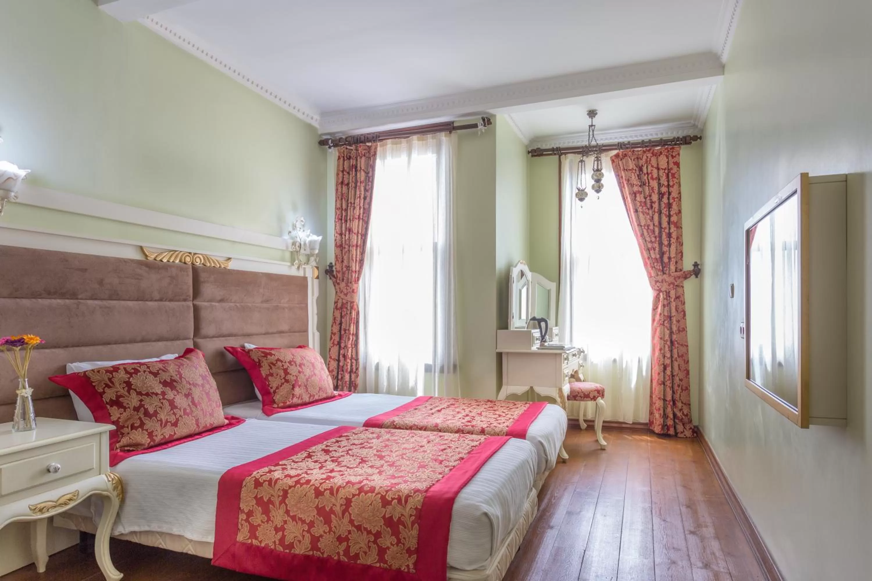 Bed in Sphendon Hotel