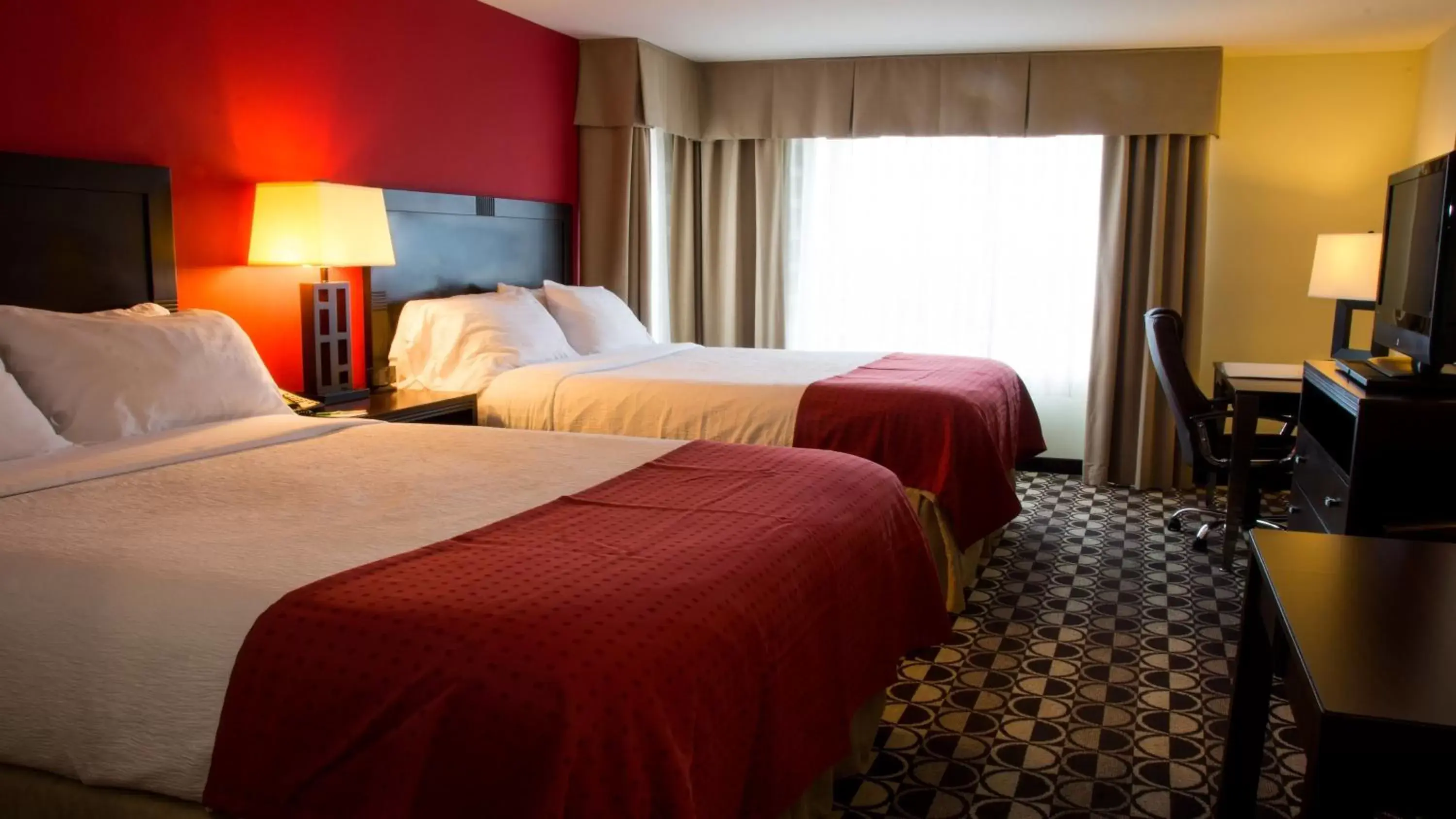 Photo of the whole room, Bed in Holiday Inn Saint Louis-Fairview Heights, an IHG Hotel