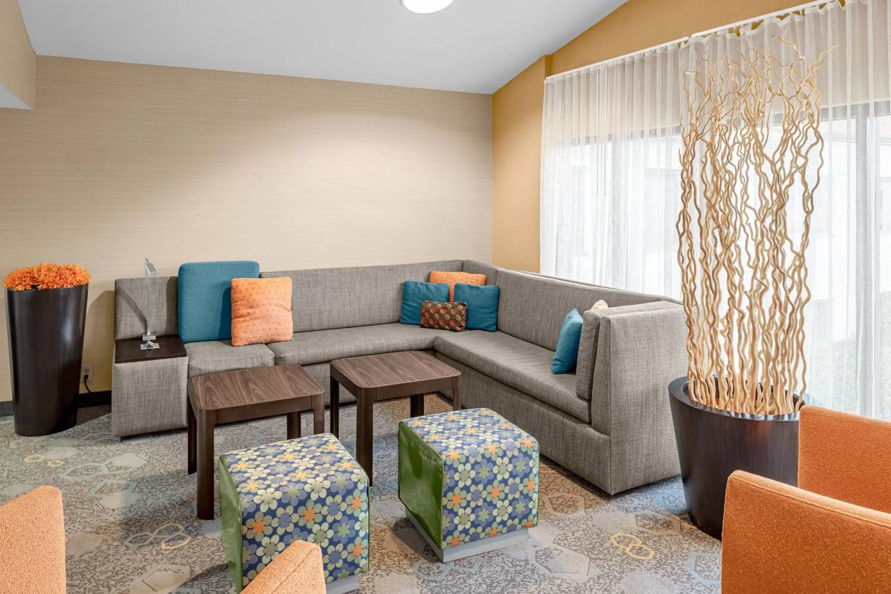 Lounge or bar, Seating Area in Courtyard by Marriott Wilmington/Wrightsville Beach