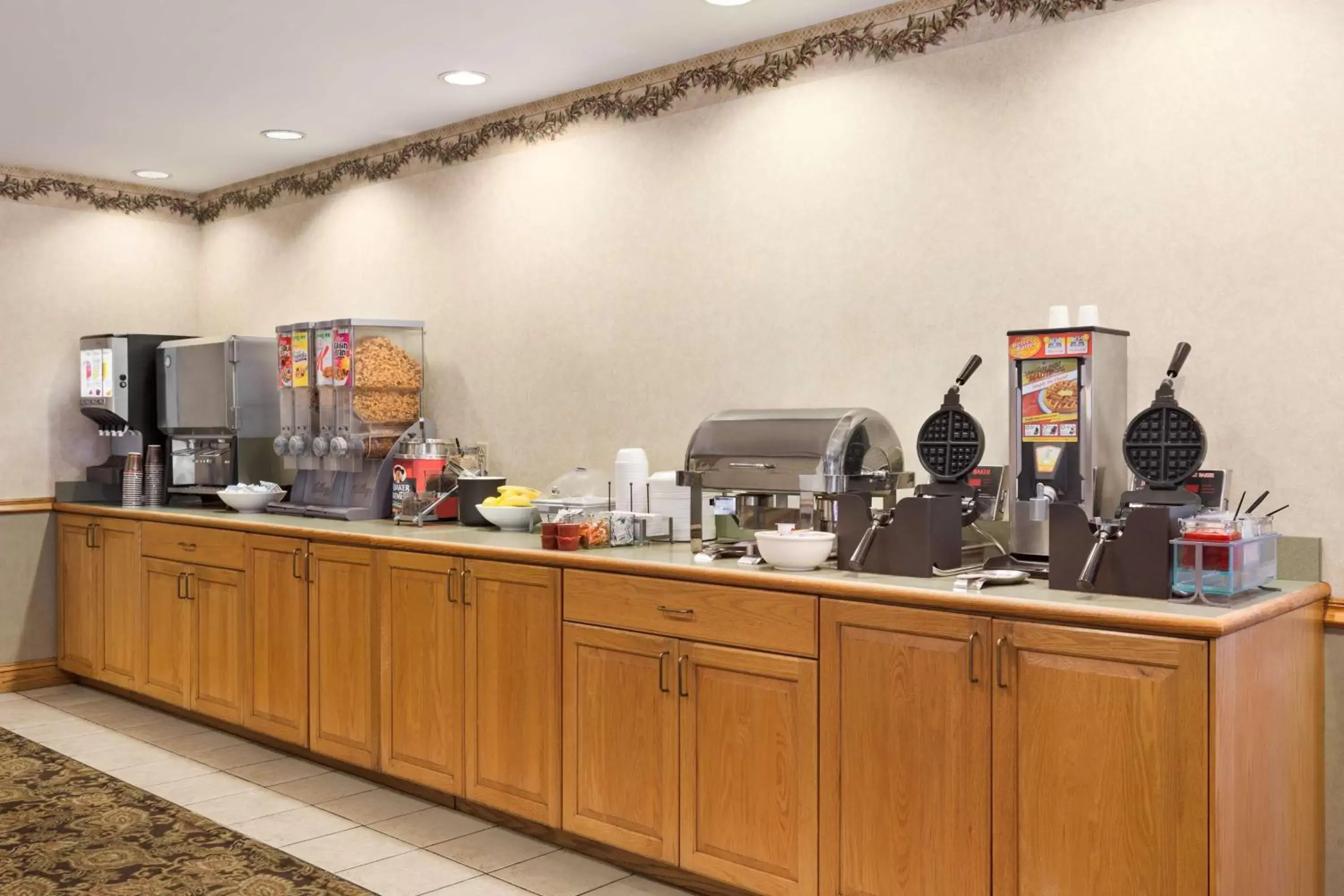 Restaurant/places to eat in Country Inn & Suites by Radisson, Frackville (Pottsville), PA