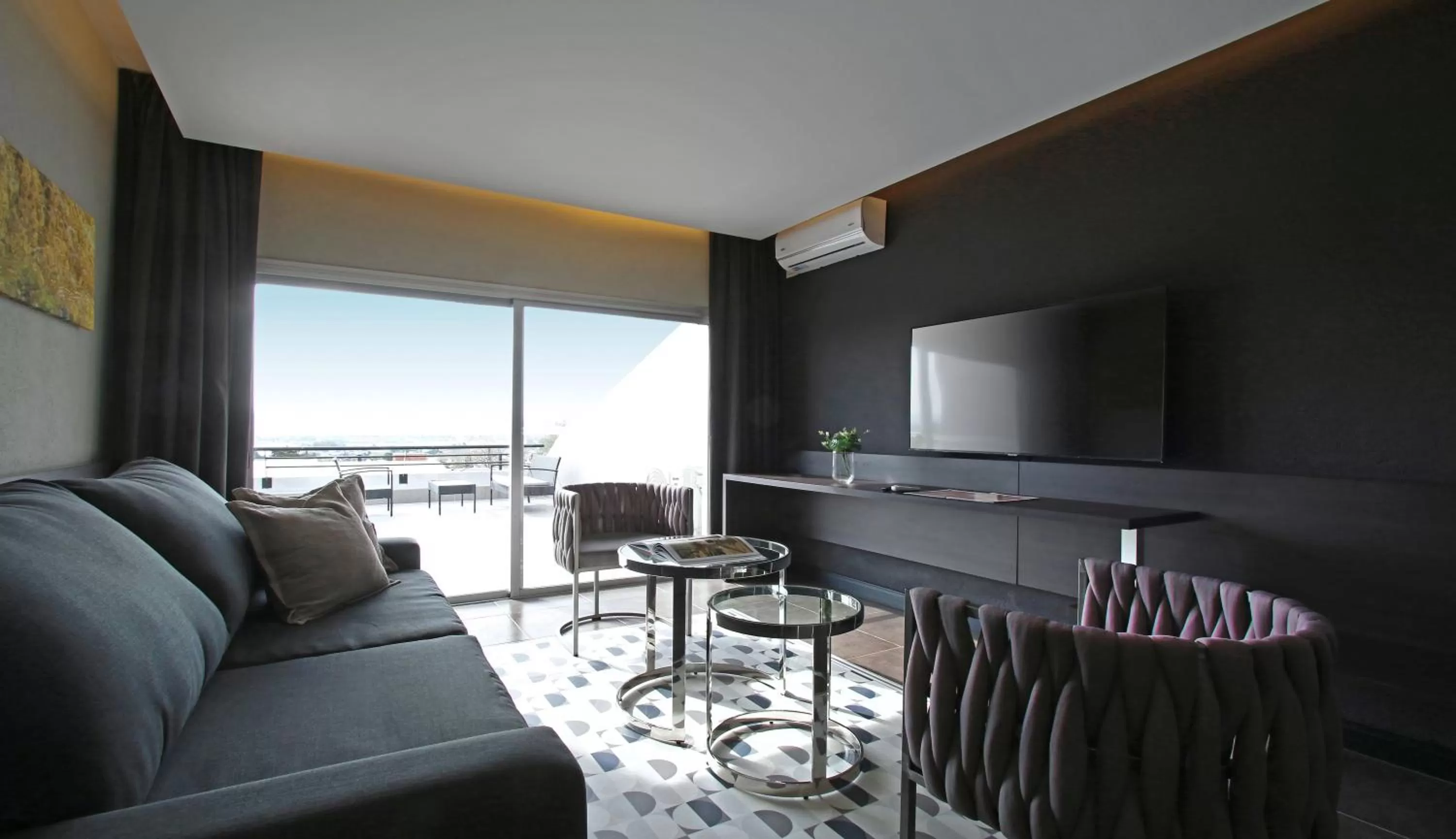 TV and multimedia in Pinares Panorama Suites, Spa & Convention Center