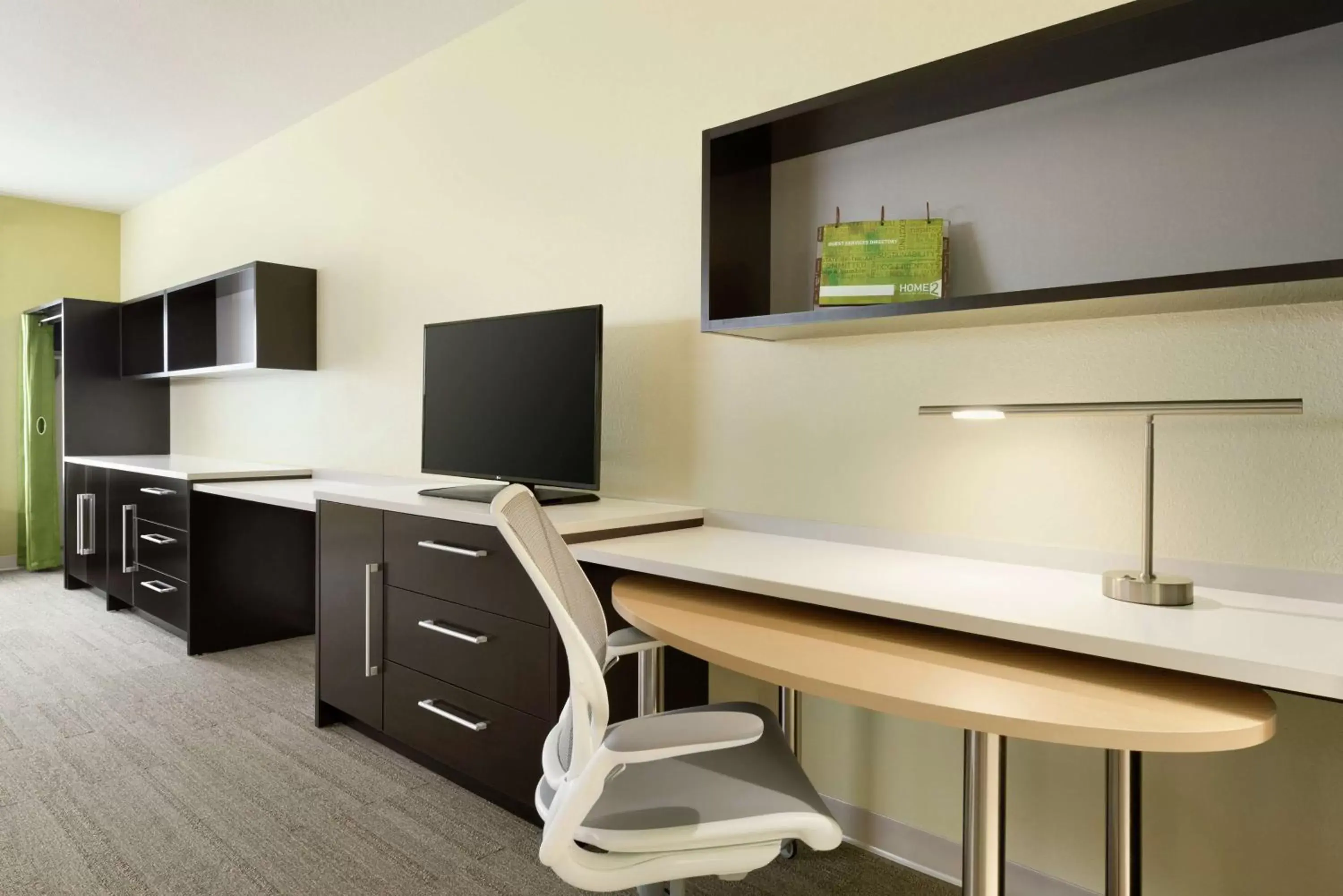 Bedroom, TV/Entertainment Center in Home2 Suites by Hilton Cleveland Independence