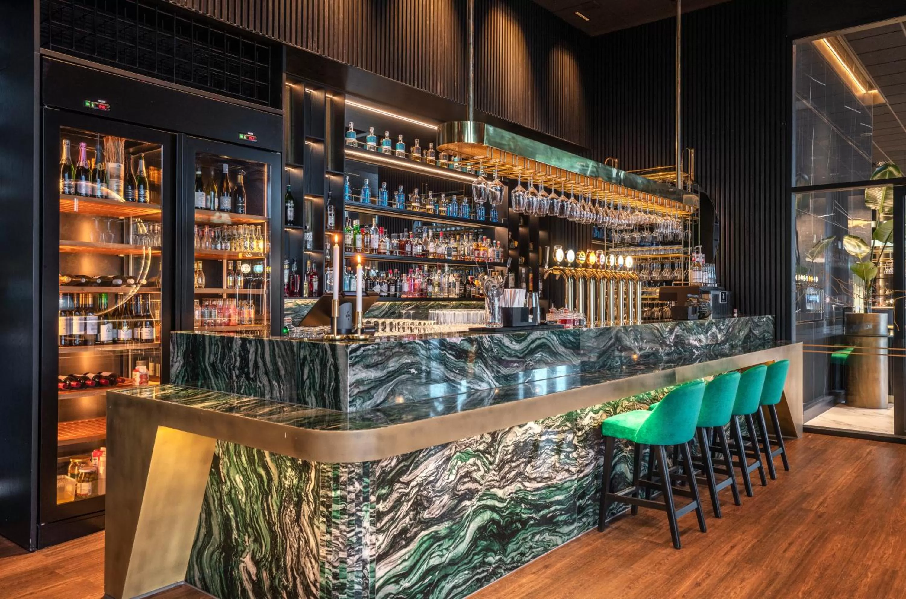 Lounge or bar in Thon Hotel Svolvær