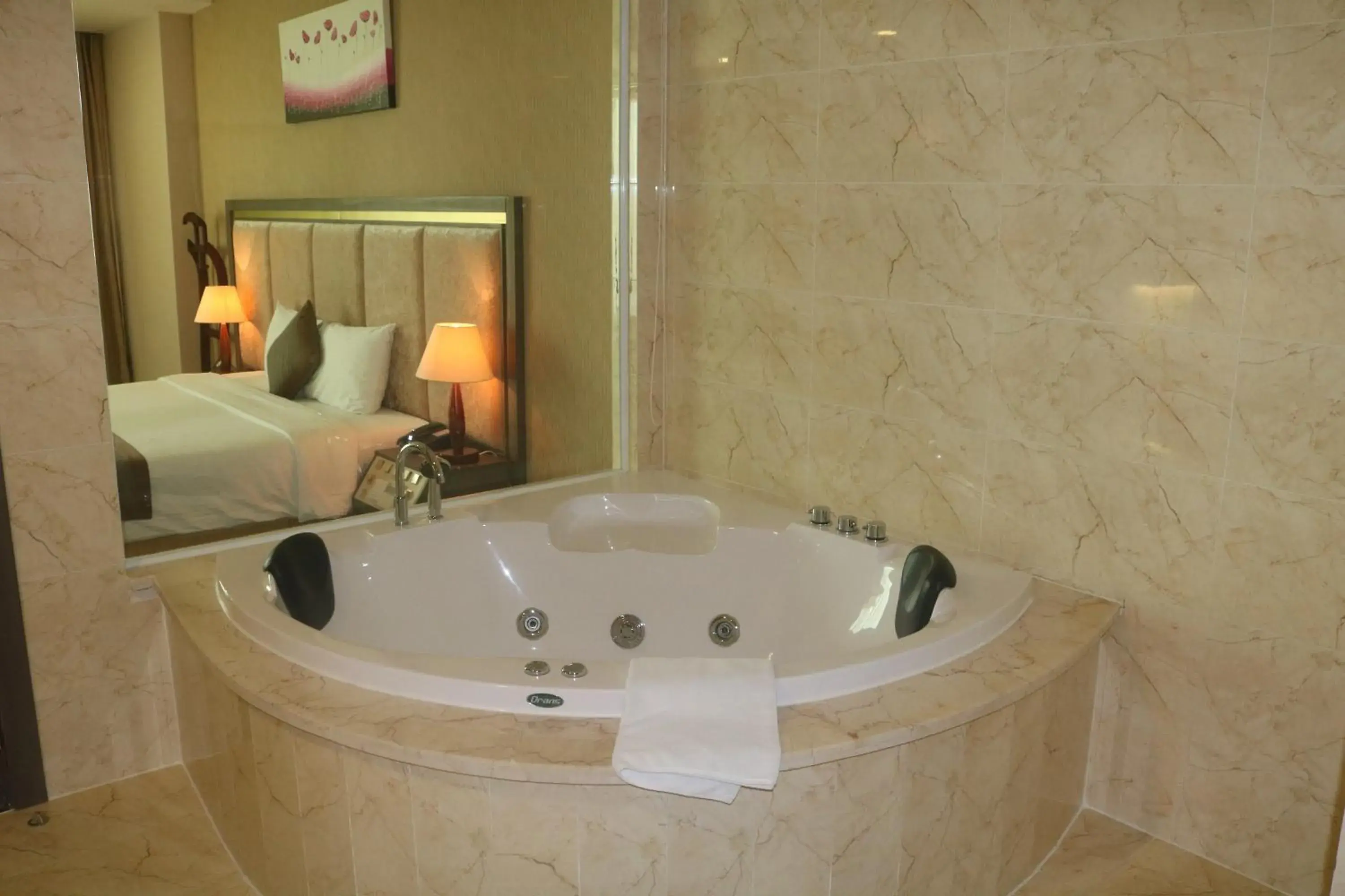 Massage, Bathroom in Muong Thanh Luxury Can Tho Hotel