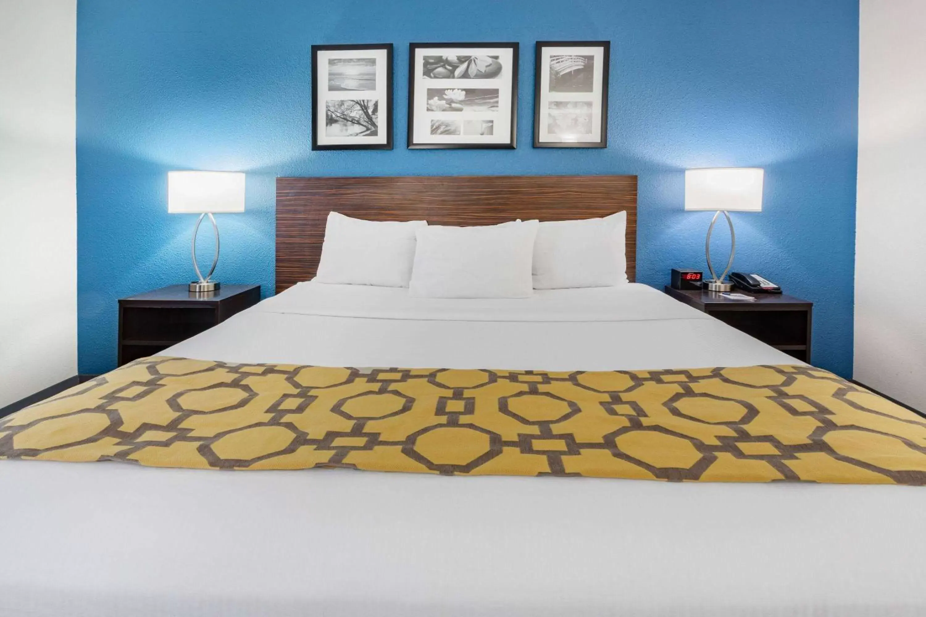 Photo of the whole room, Bed in Baymont by Wyndham Milan Photo of the whole room, Bed in Baymont by Wyndham Milan