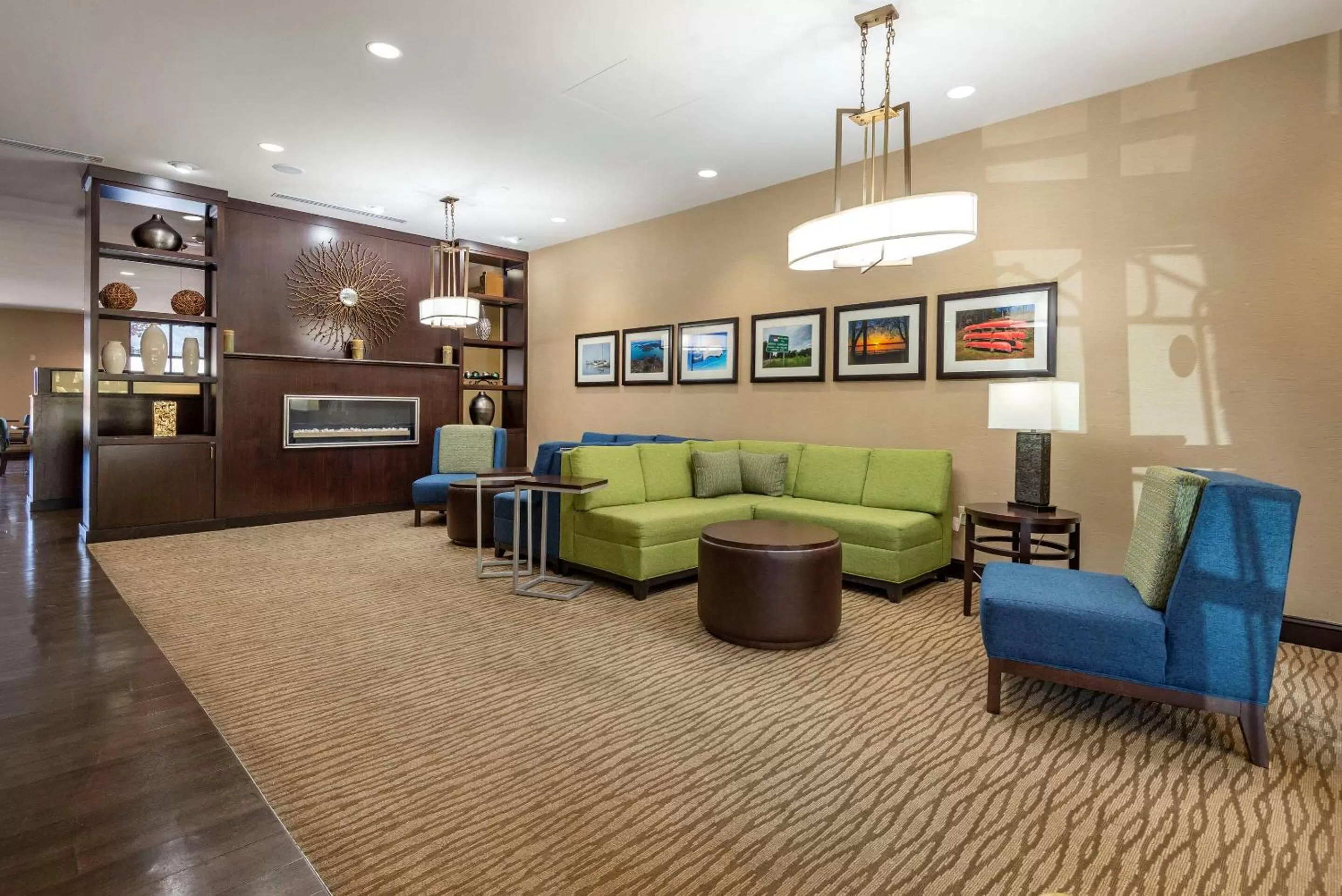 Lobby or reception in Comfort Suites Huntersville near Lake Norman